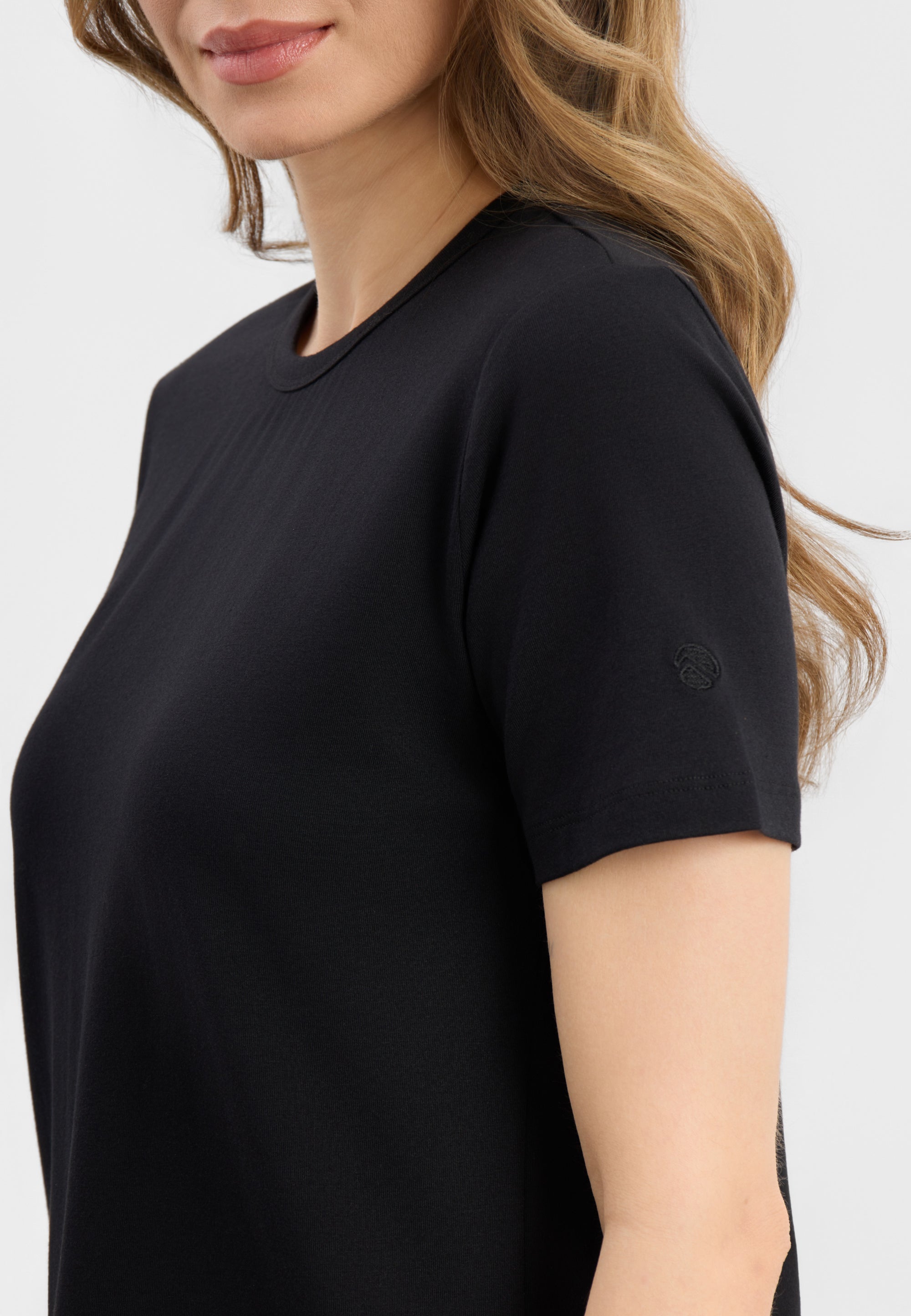 LAURIE Amanda T-Shirt SS Regular 99000 Black