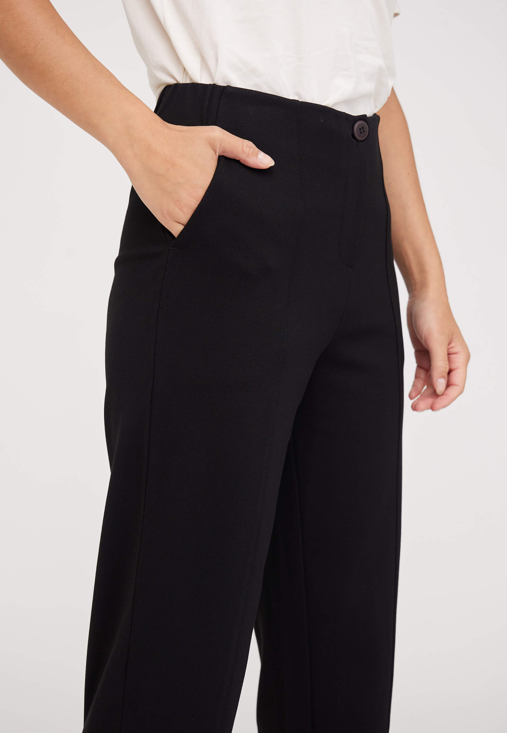 LAURIE Diana Relaxed - Medium Length Trousers RELAXED 99147 Black