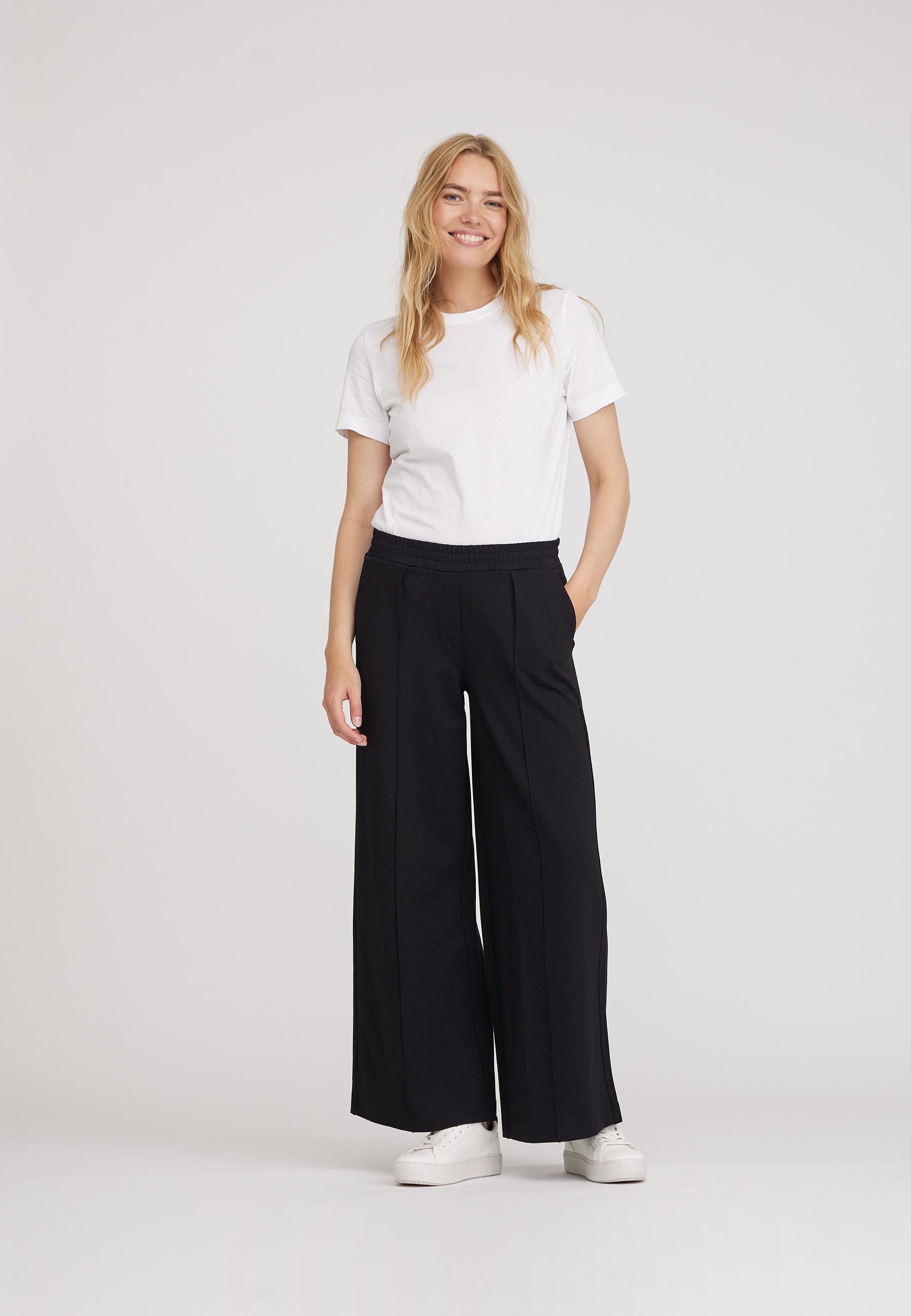 LAURIE Dicte Loose - Medium Length Trousers LOOSE 99147 Black