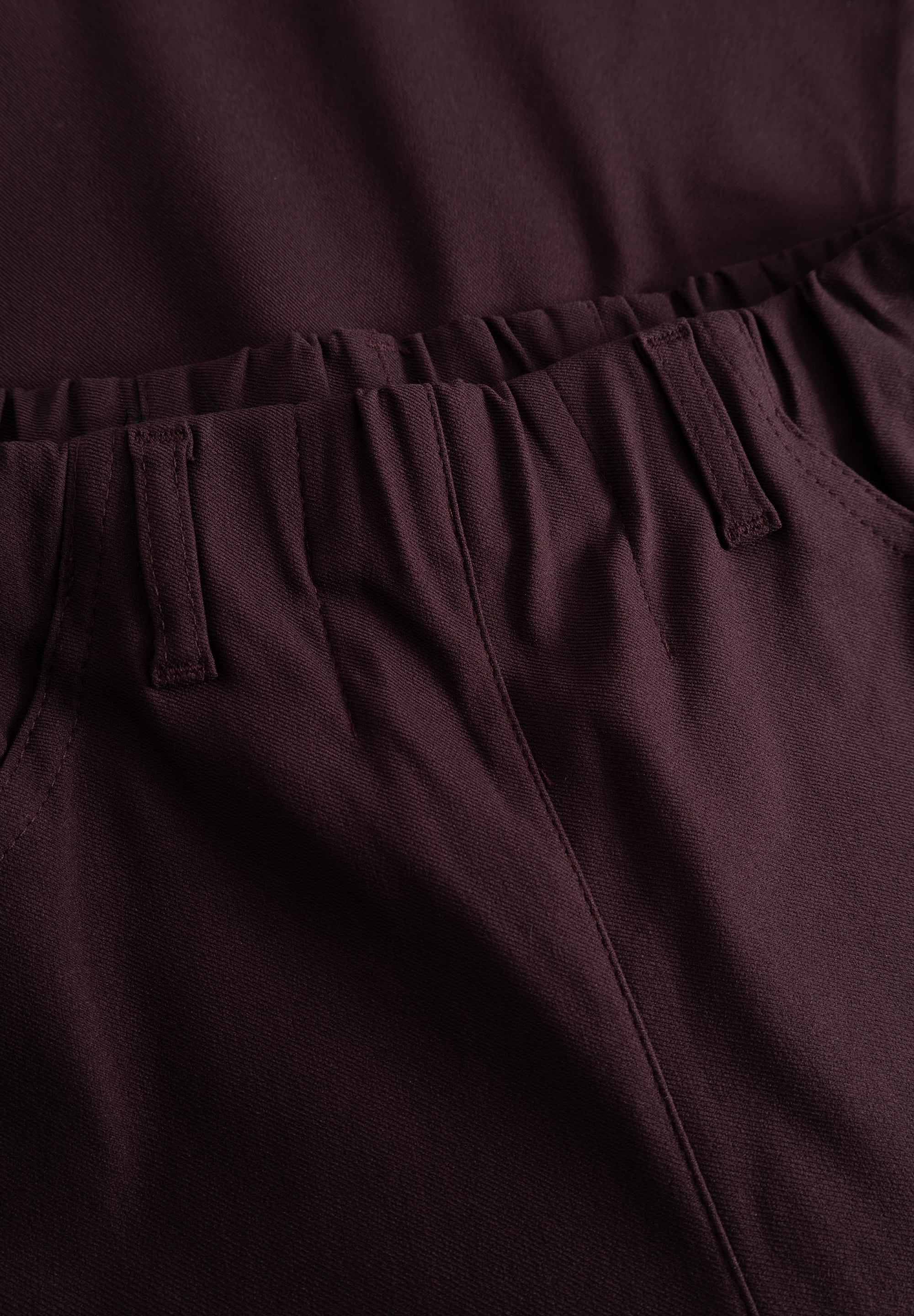 LAURIE Donna Loose - Medium Length Loose 68000 Dark Plum