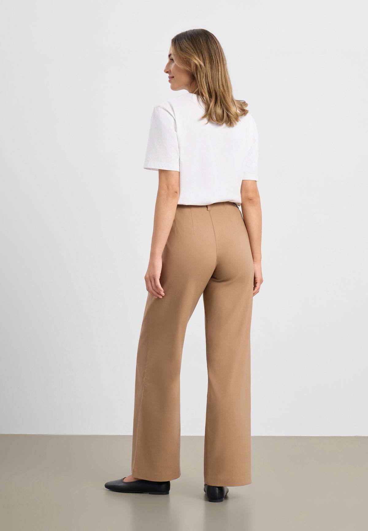 LAURIE Donna Loose - Medium Length Loose 86100 Nougat