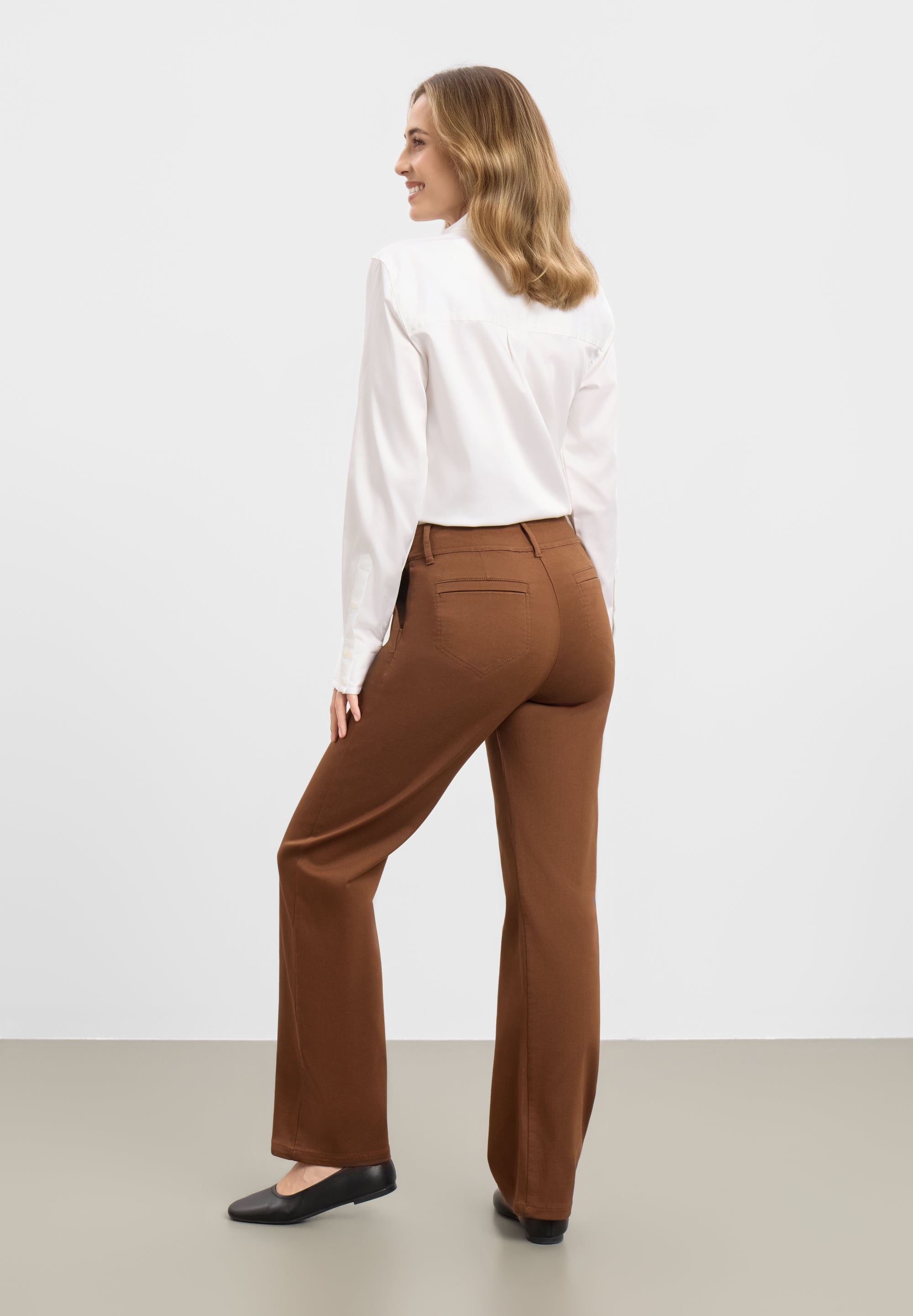 LAURIE Gwen Straight ML Straight 87900 Downtown Brown