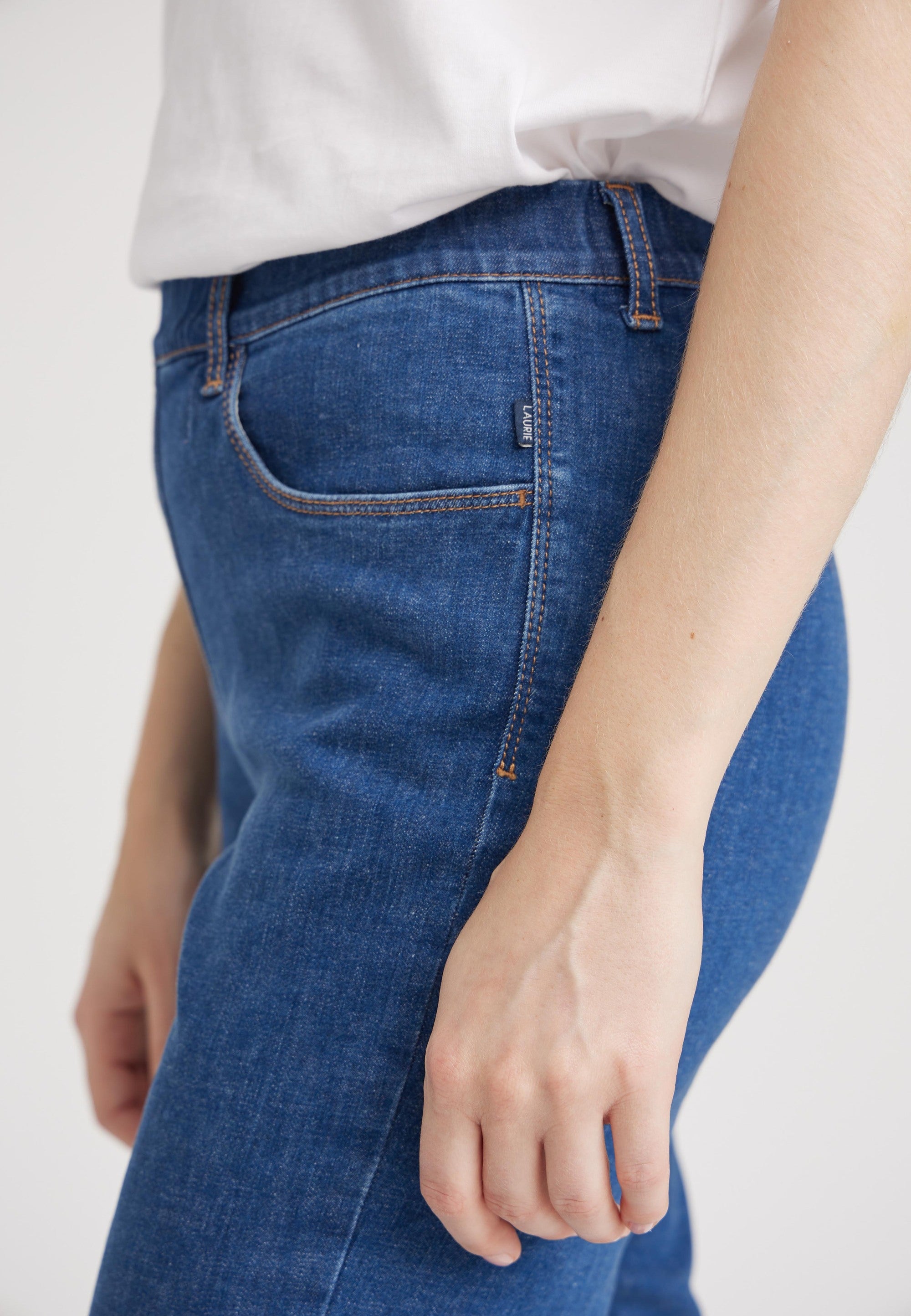 LAURIE Kelly Regular Capri Short Length Regular 49401 Blue Denim