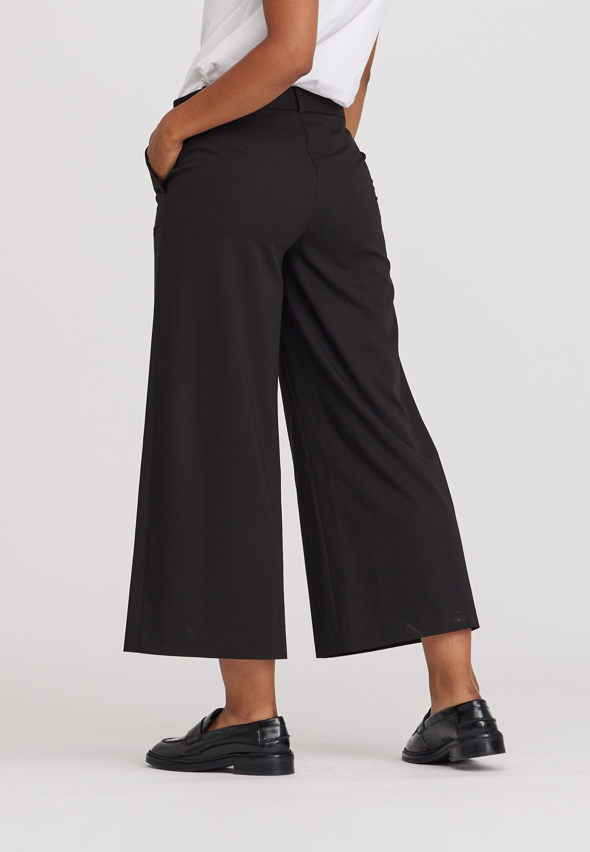 LAURIE Lia Loose Crop Loose 99000 Black
