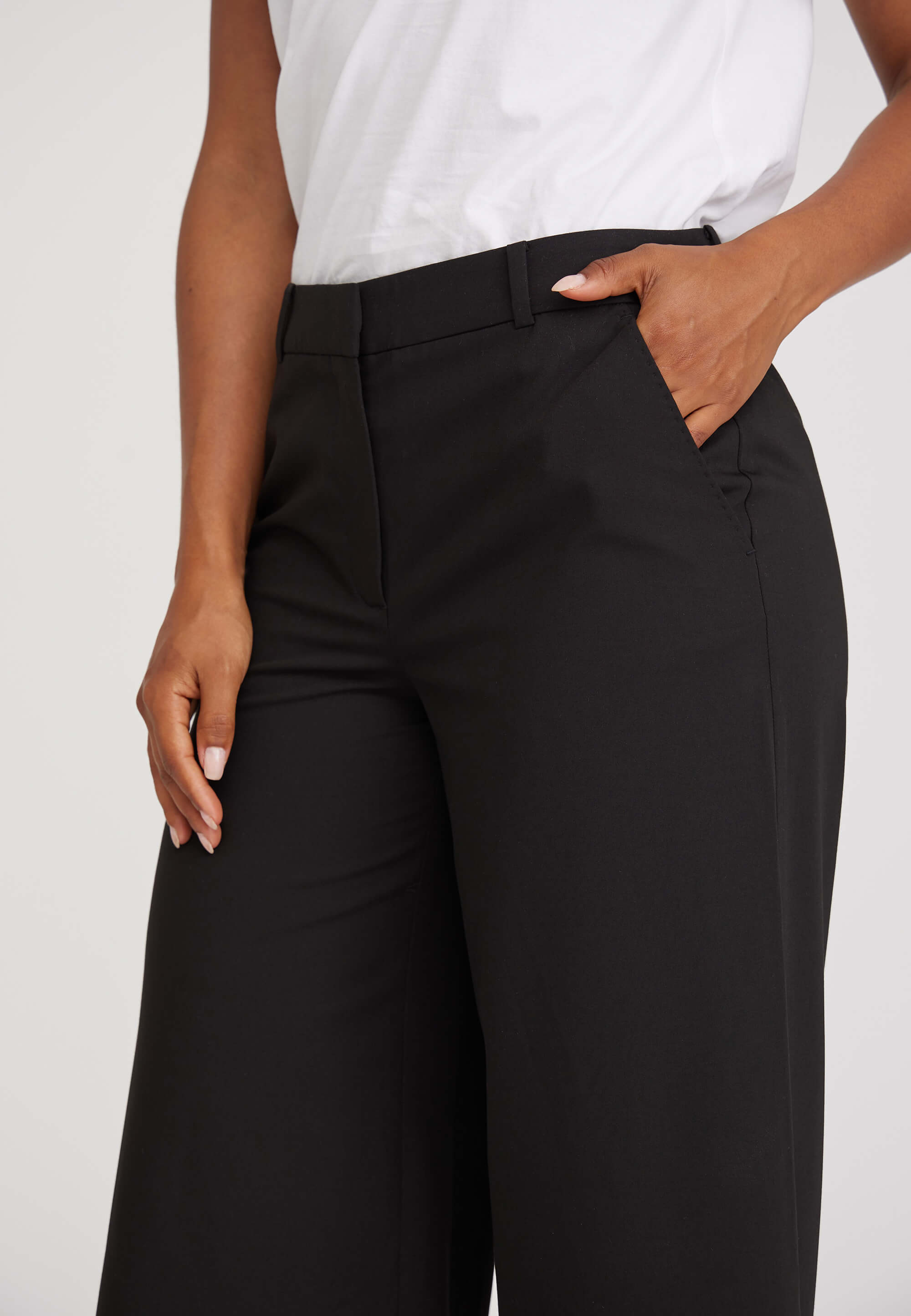 LAURIE Lia Loose Crop Loose 99000 Black