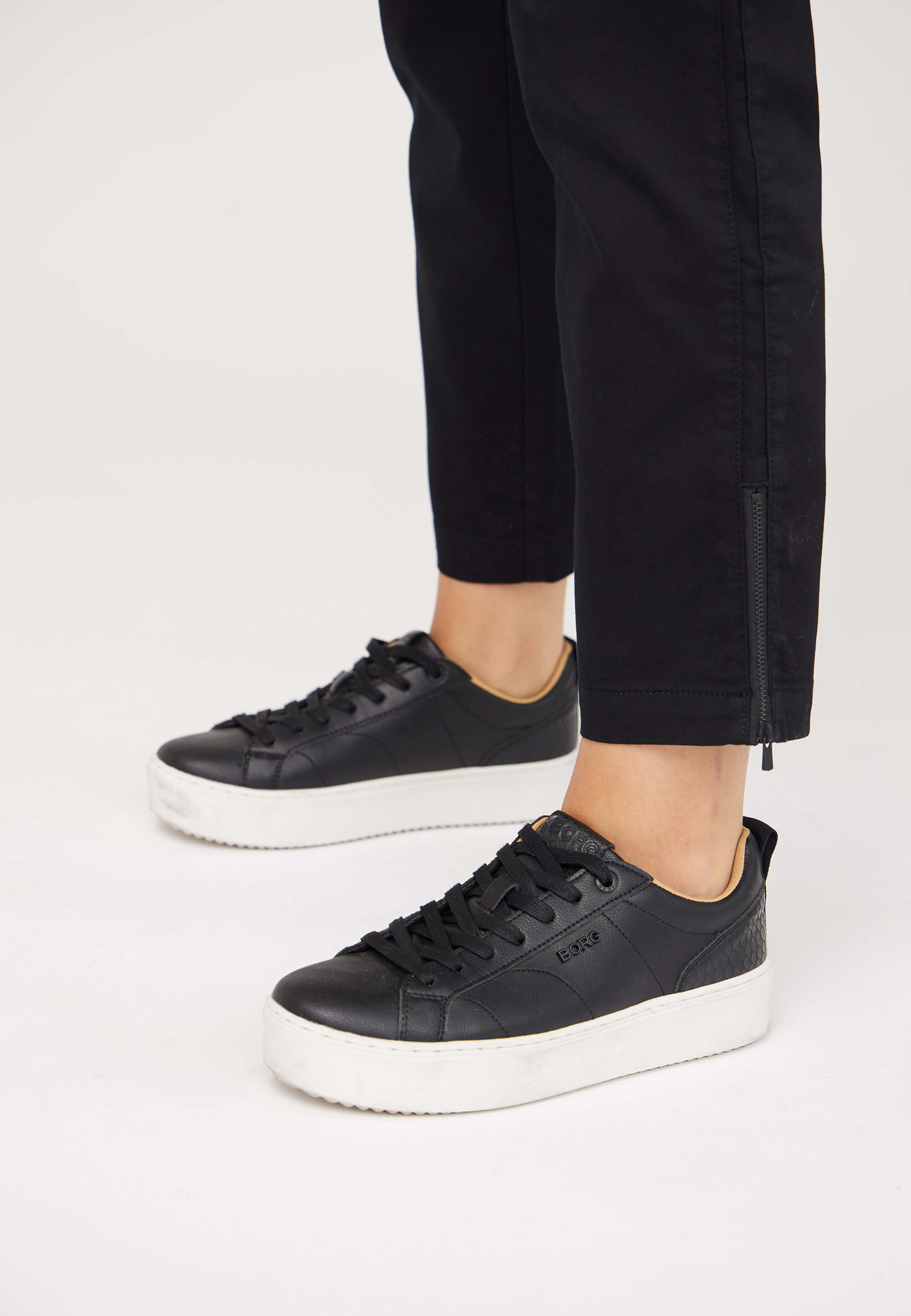 LAURIE Patricia Regular Crop Regular 99000 Black