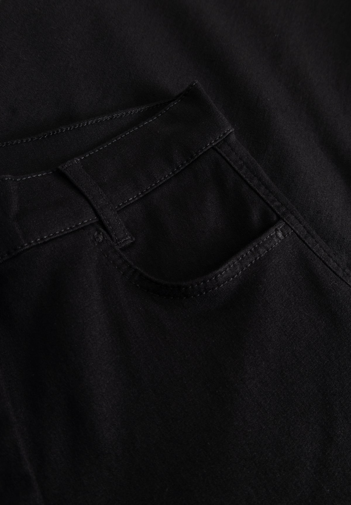 LAURIE Serene 5-pocket Loose - Medium Length Loose 99000 Black