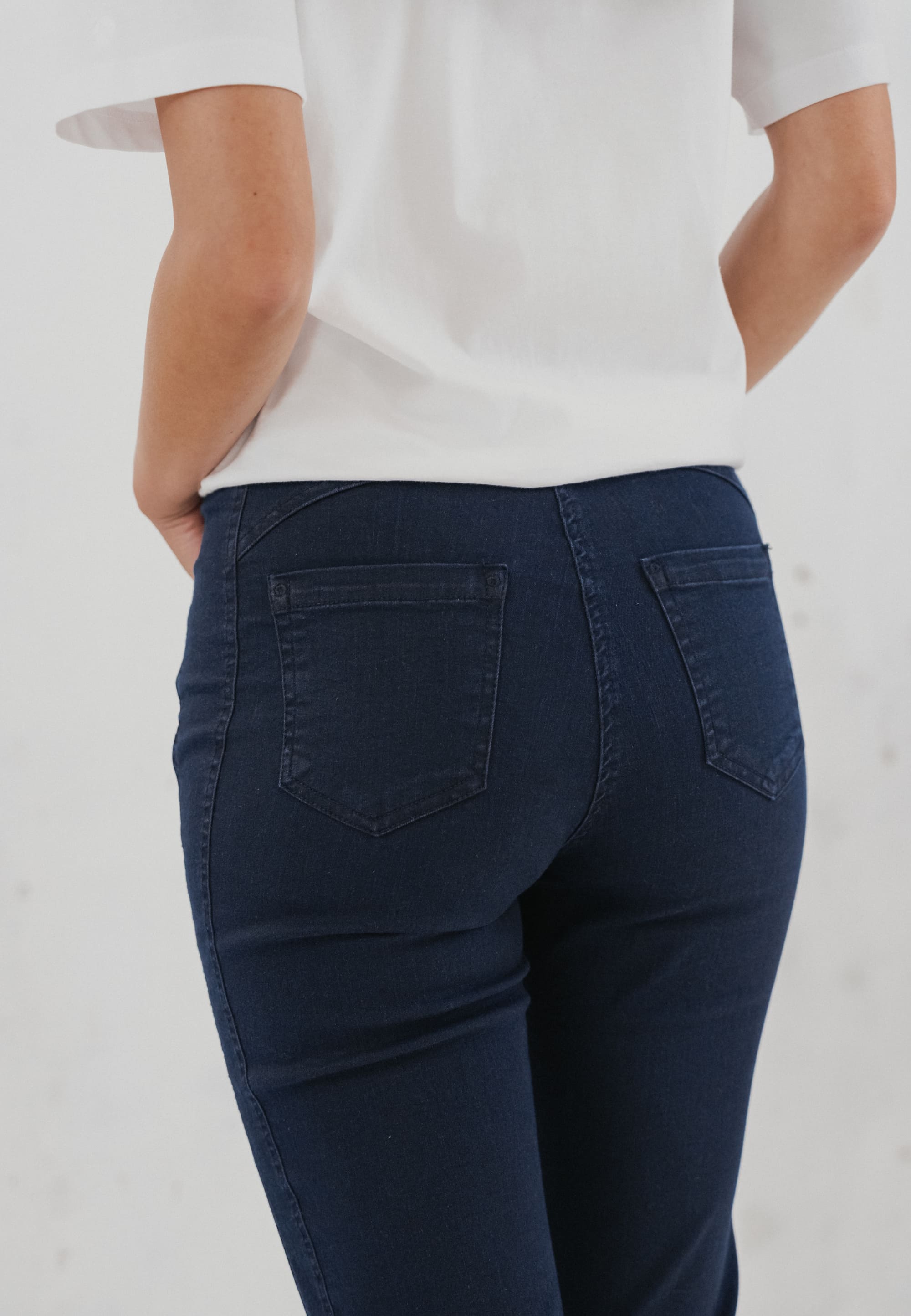 LAURIE Serene 5-pocket Regular - Medium Length Regular 49520 Dark Blue Denim