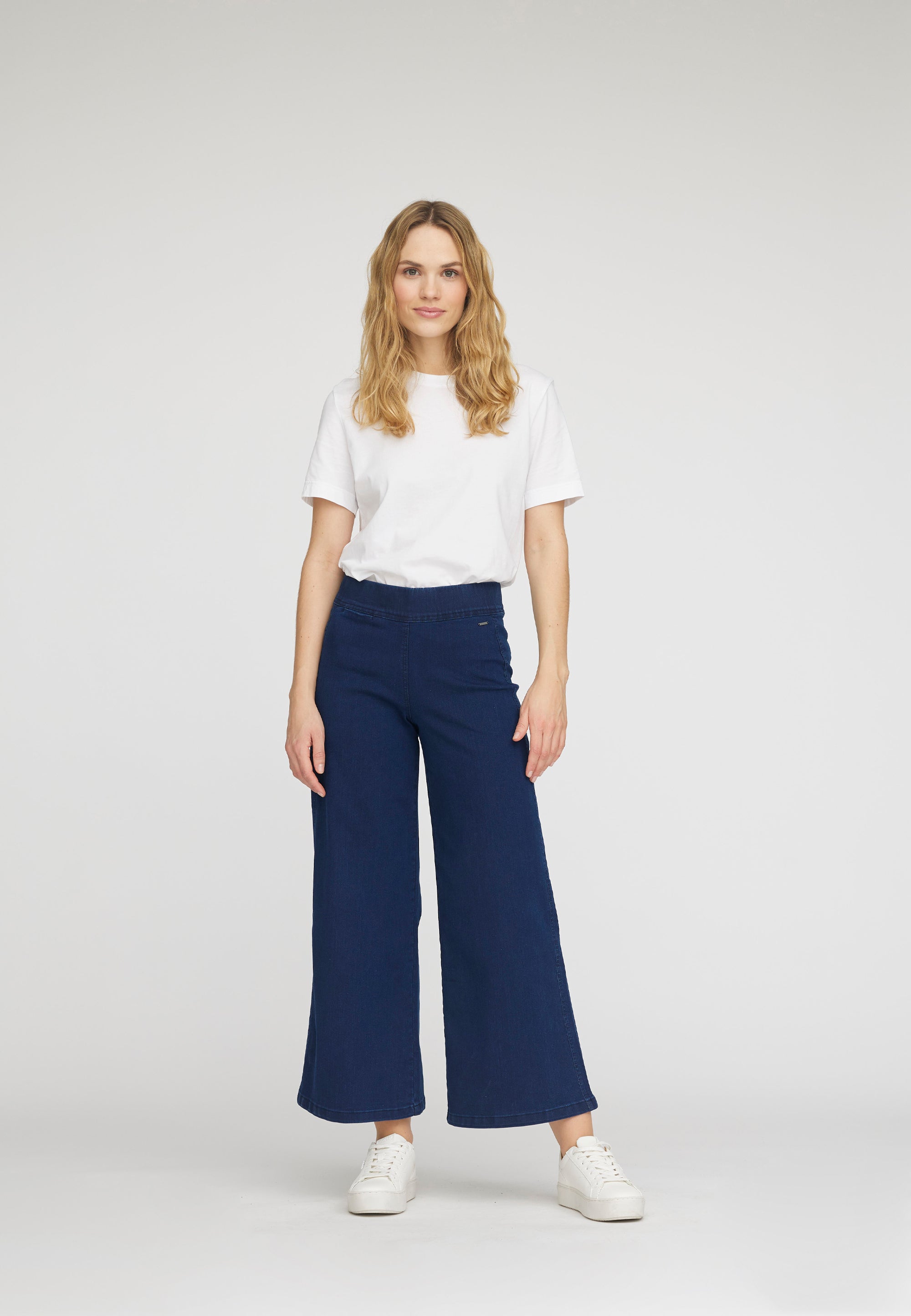 LAURIE Serene Loose - Extra Short Length Loose 49520 Dark Blue Denim