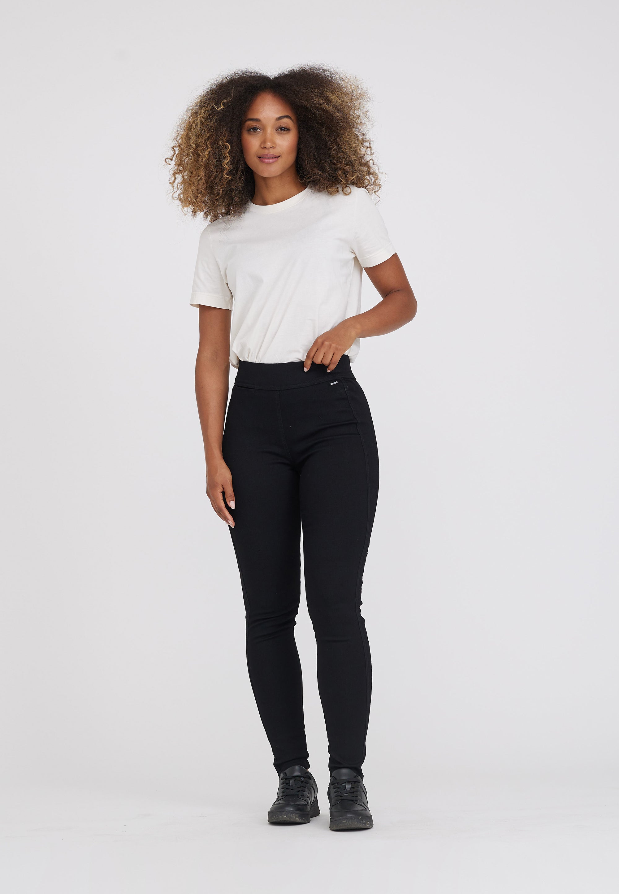 LAURIE Serene Slim - Short Length Slim 99000 Black