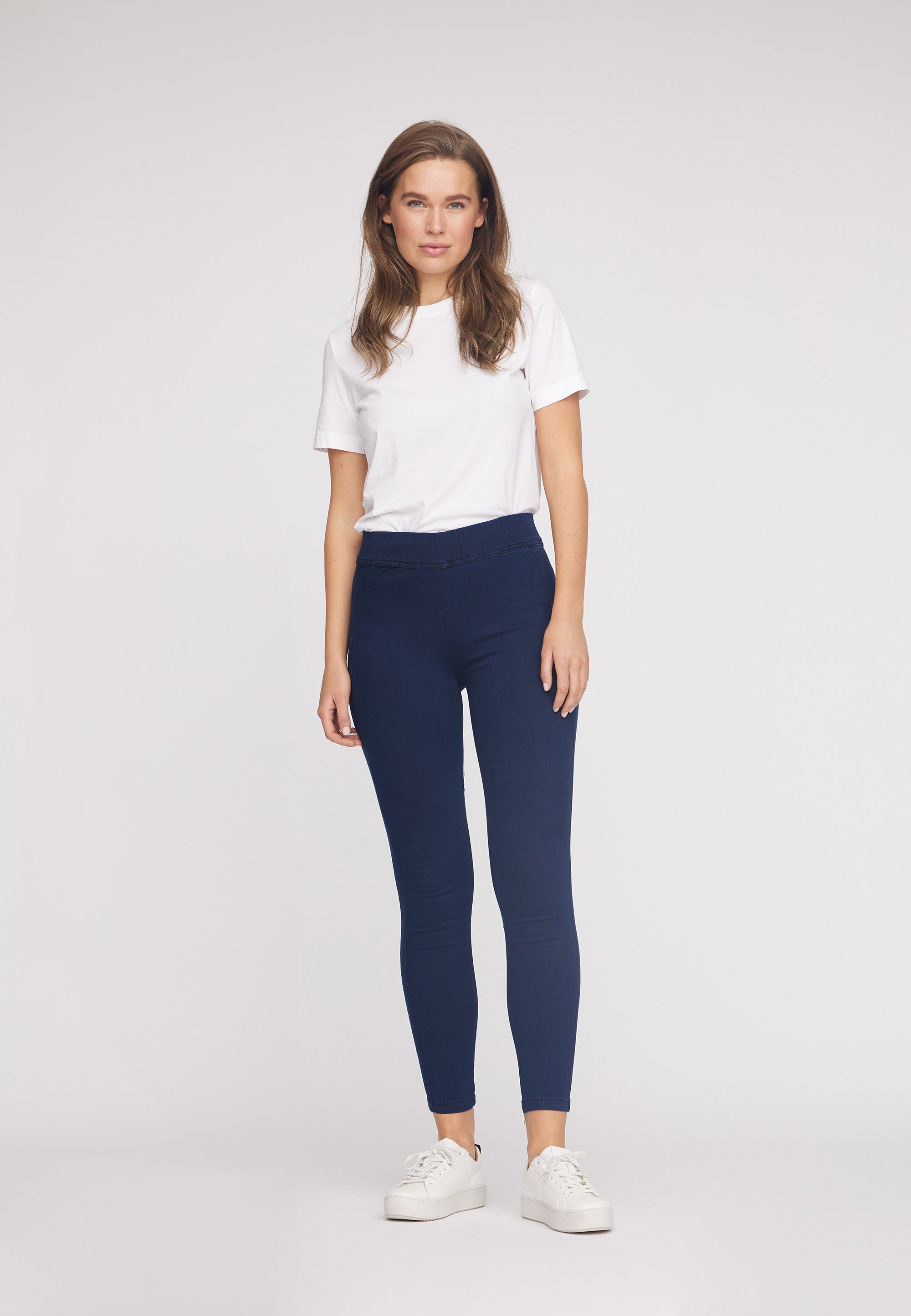 LAURIE Serene Slim - Short Length Slim 49520 Dark Blue Denim