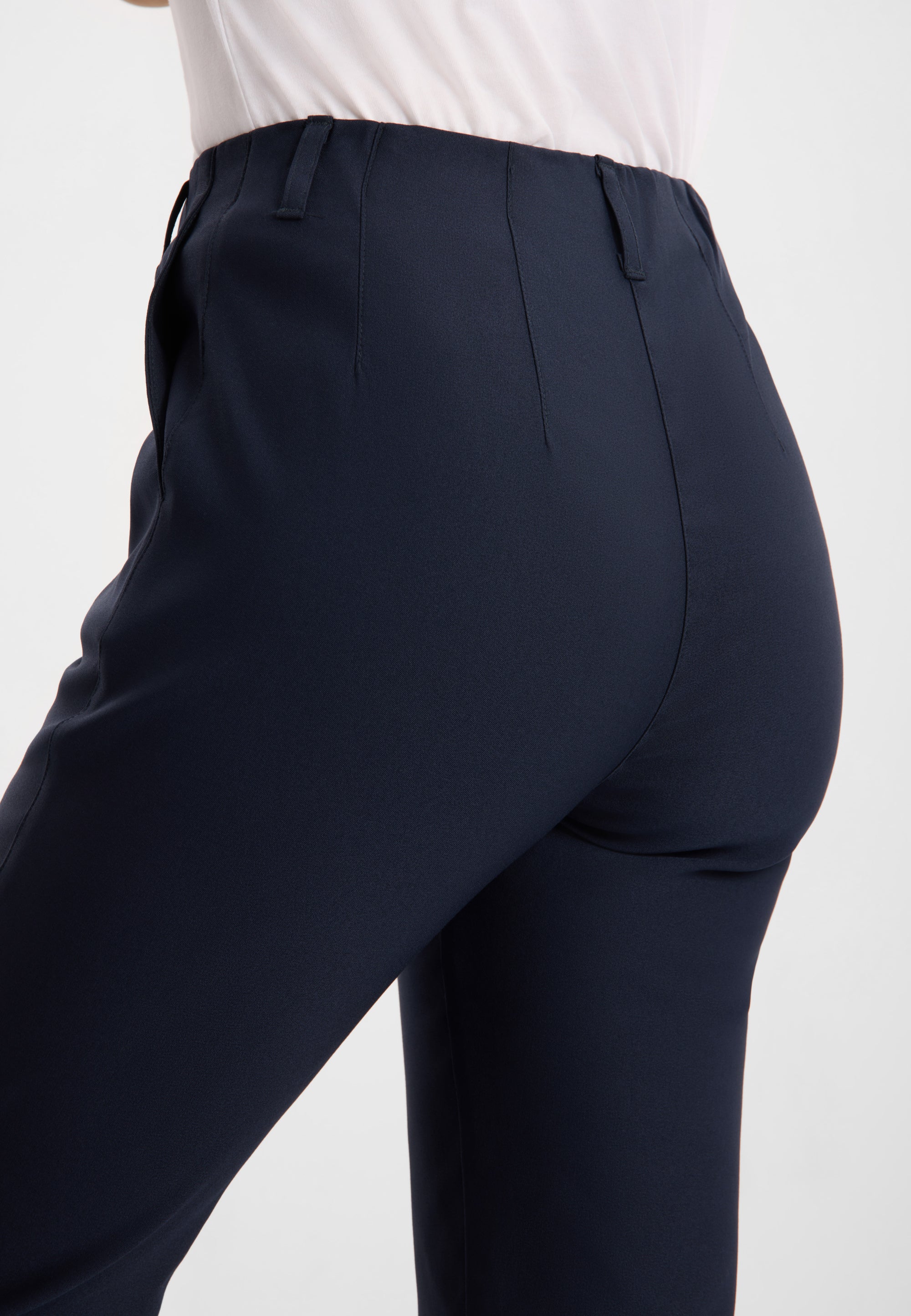 LAURIE Taylor Regular Capri Medium Length Regular 49000 Navy