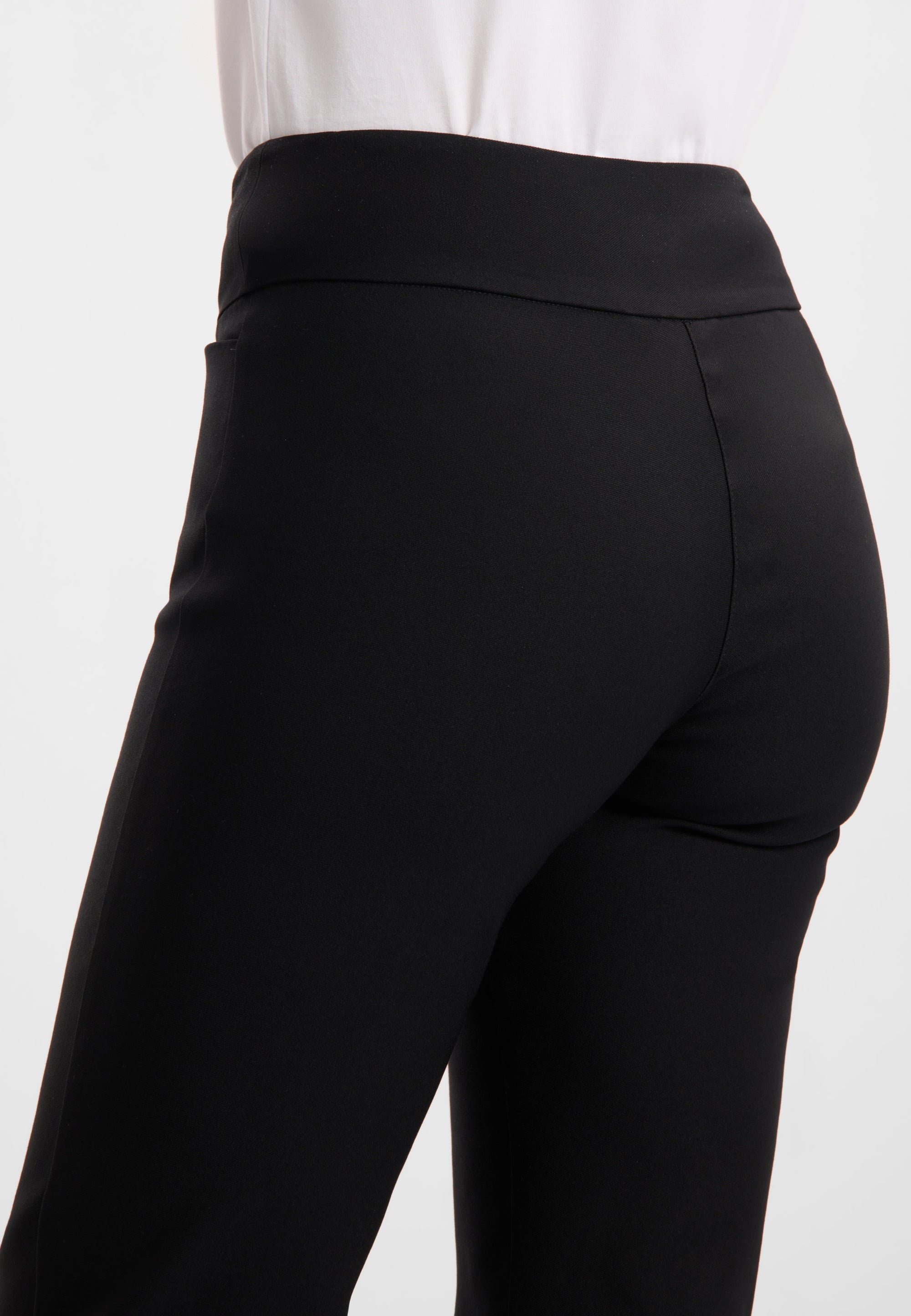 LAURIE Thea Straight - Short Length Straight 99000 Black