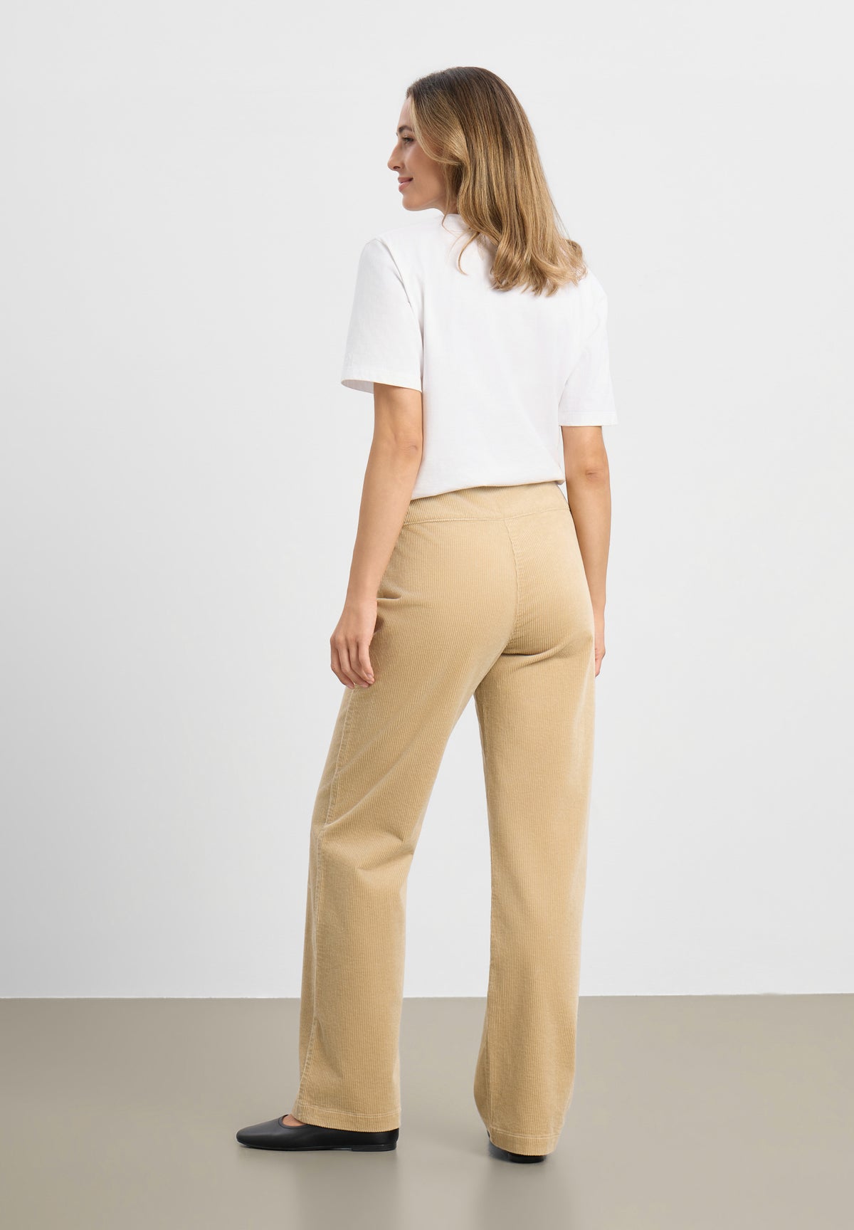 LAURIE Thea Straight Fløyel - Medium Length Straight 28000 Cafe Latte
