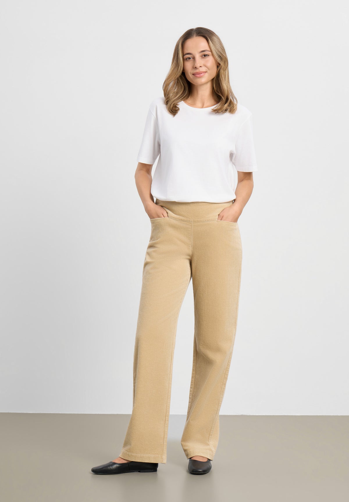 LAURIE Thea Straight Fløyel - Medium Length Straight 28000 Cafe Latte