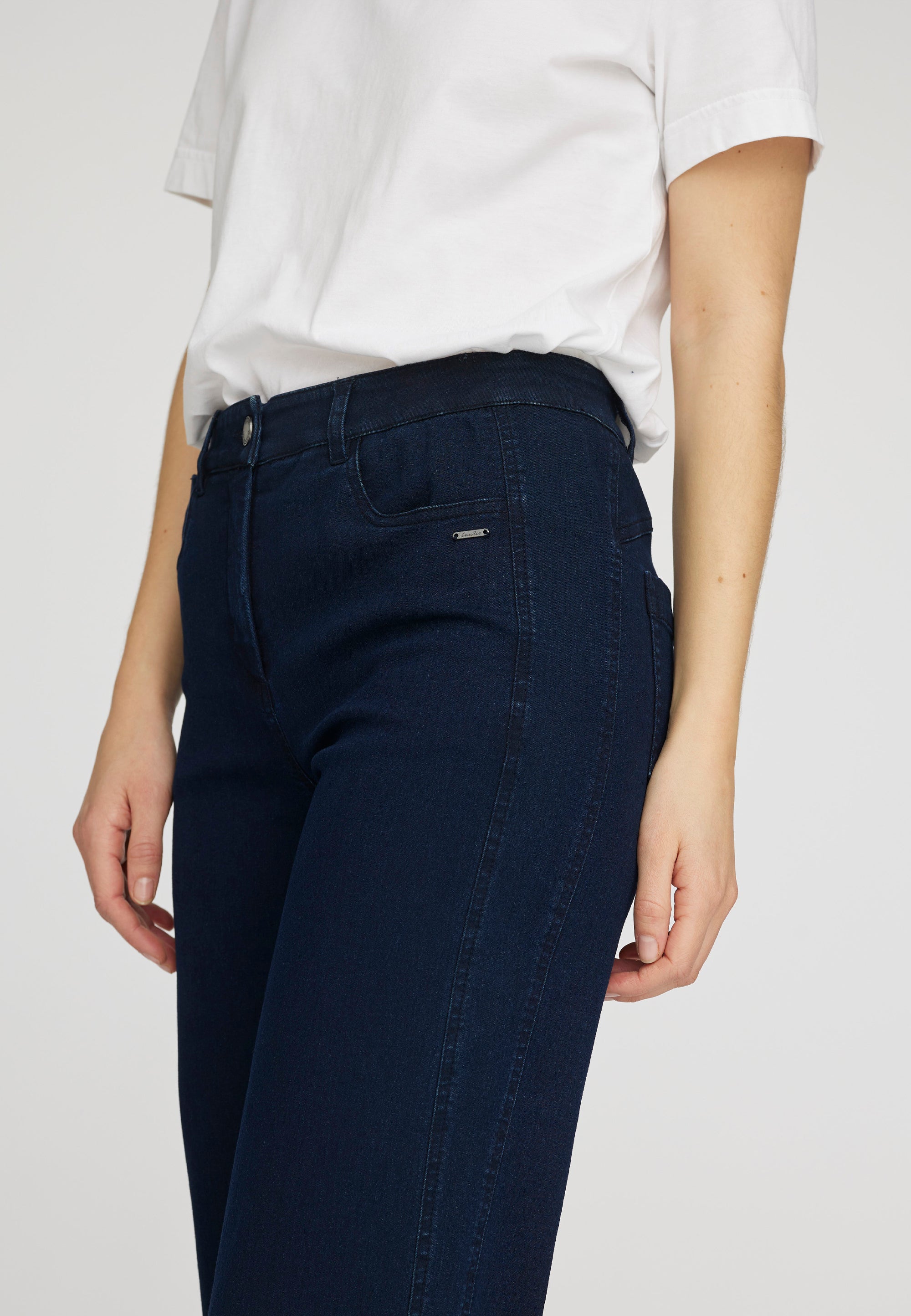 LAURIE Serene 5-pocket Loose - Medium Length Loose 49520 Dark Blue Denim