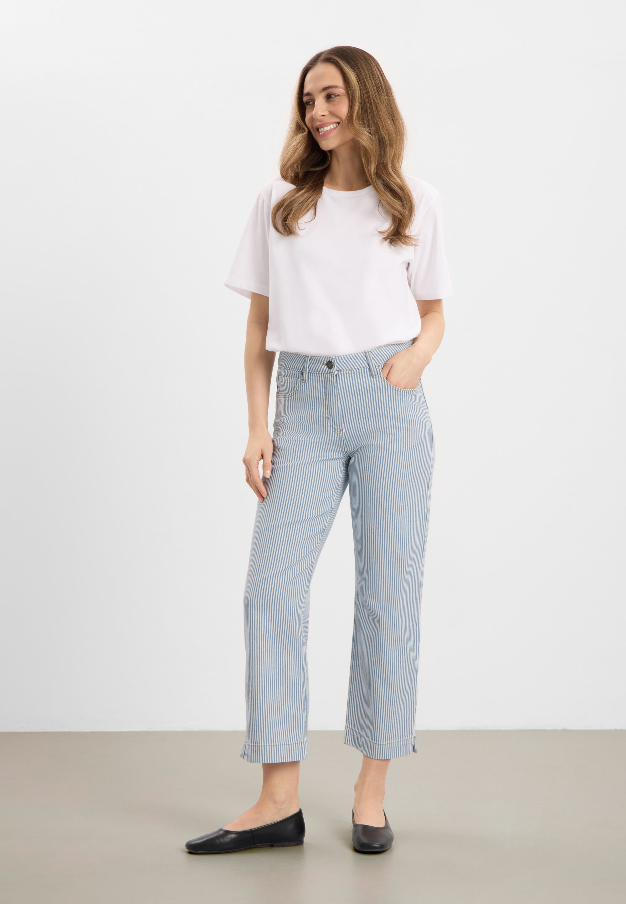 LAURIE Amelia Slit Straight Cropped Straight 10044 White blue stripe