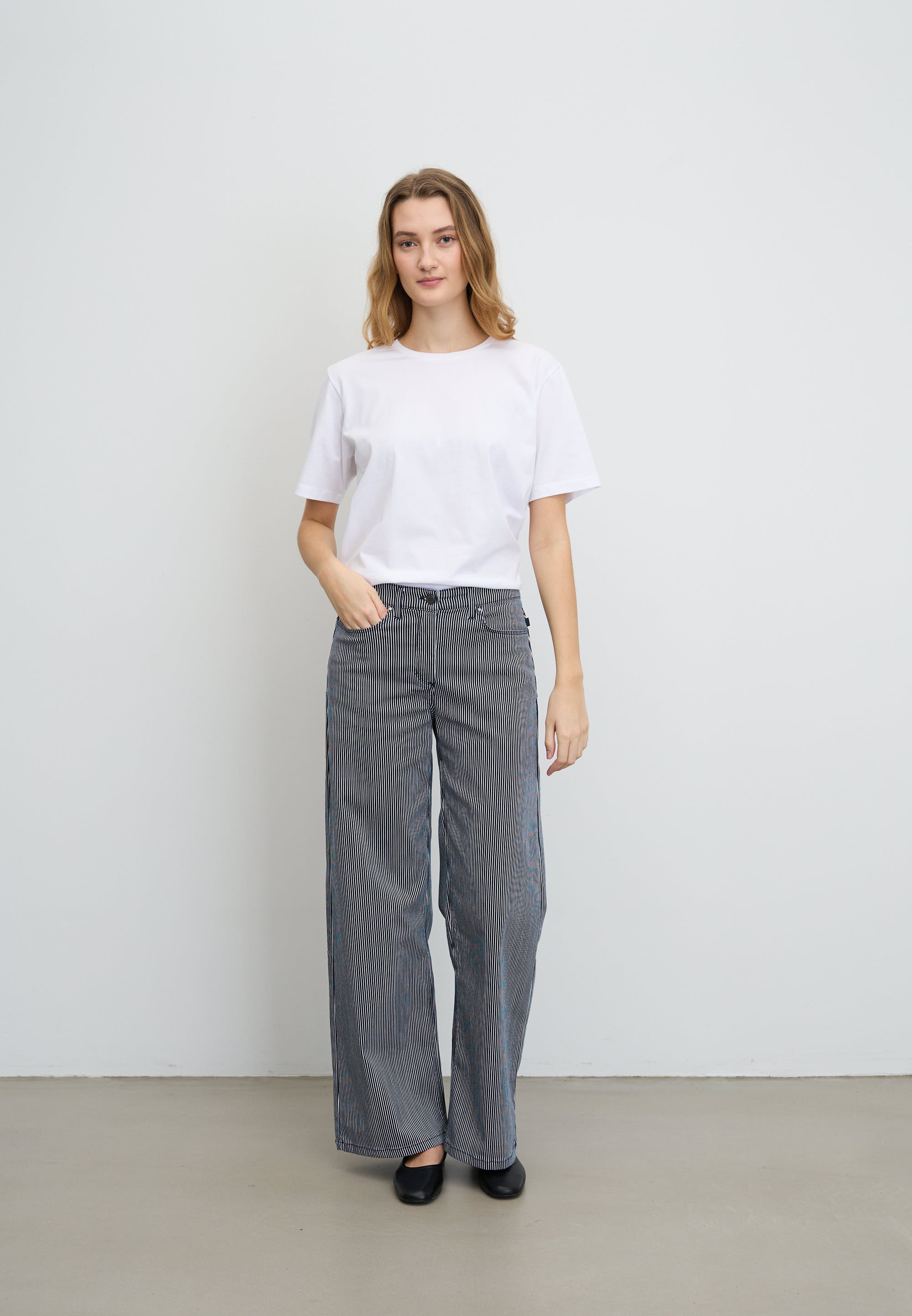 LAURIE  Carol Loose - Medium Length Trousers LOOSE 49397 Blue Stripe