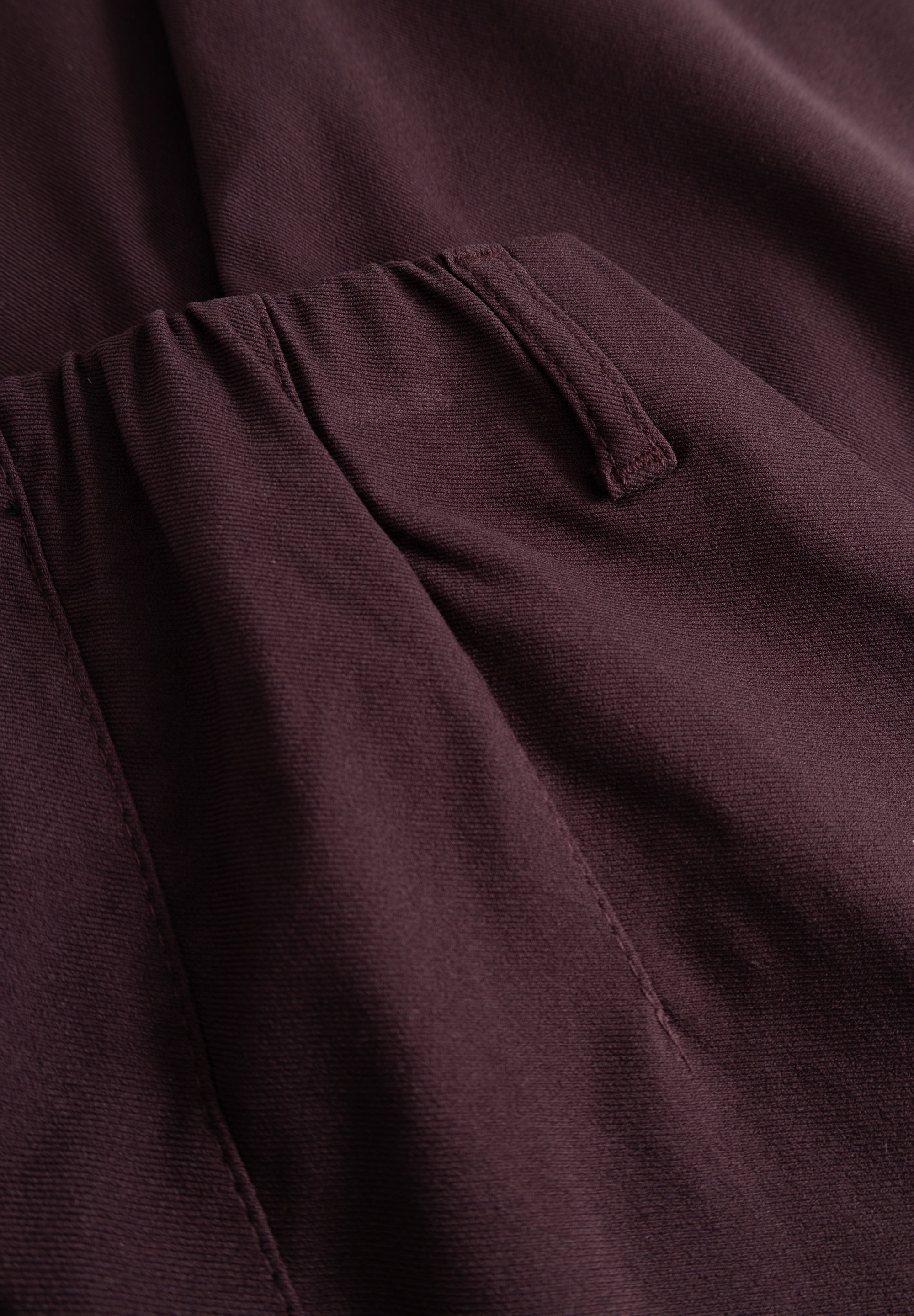 LAURIE Donna Loose - Medium Length Loose 68000 Dark Plum