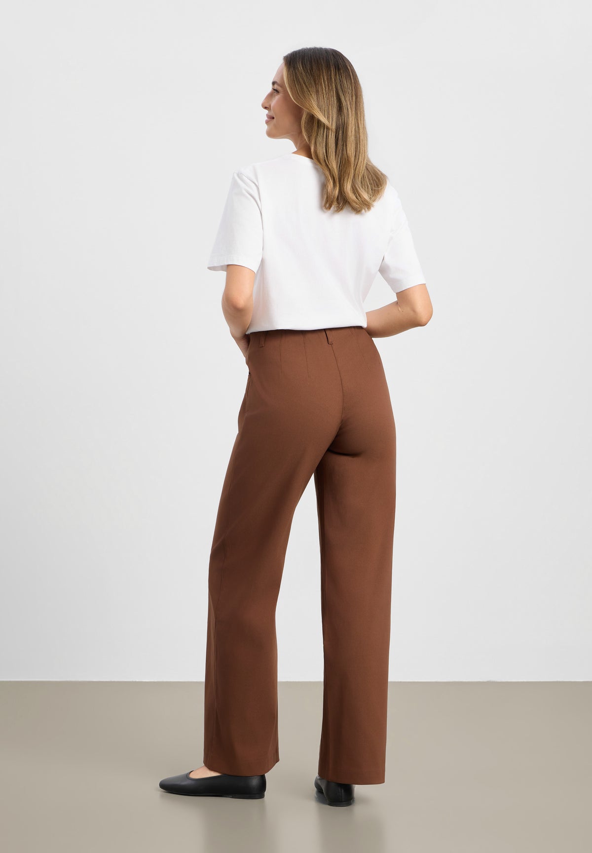 LAURIE Donna Loose - Medium Length Loose 87900 Downtown Brown