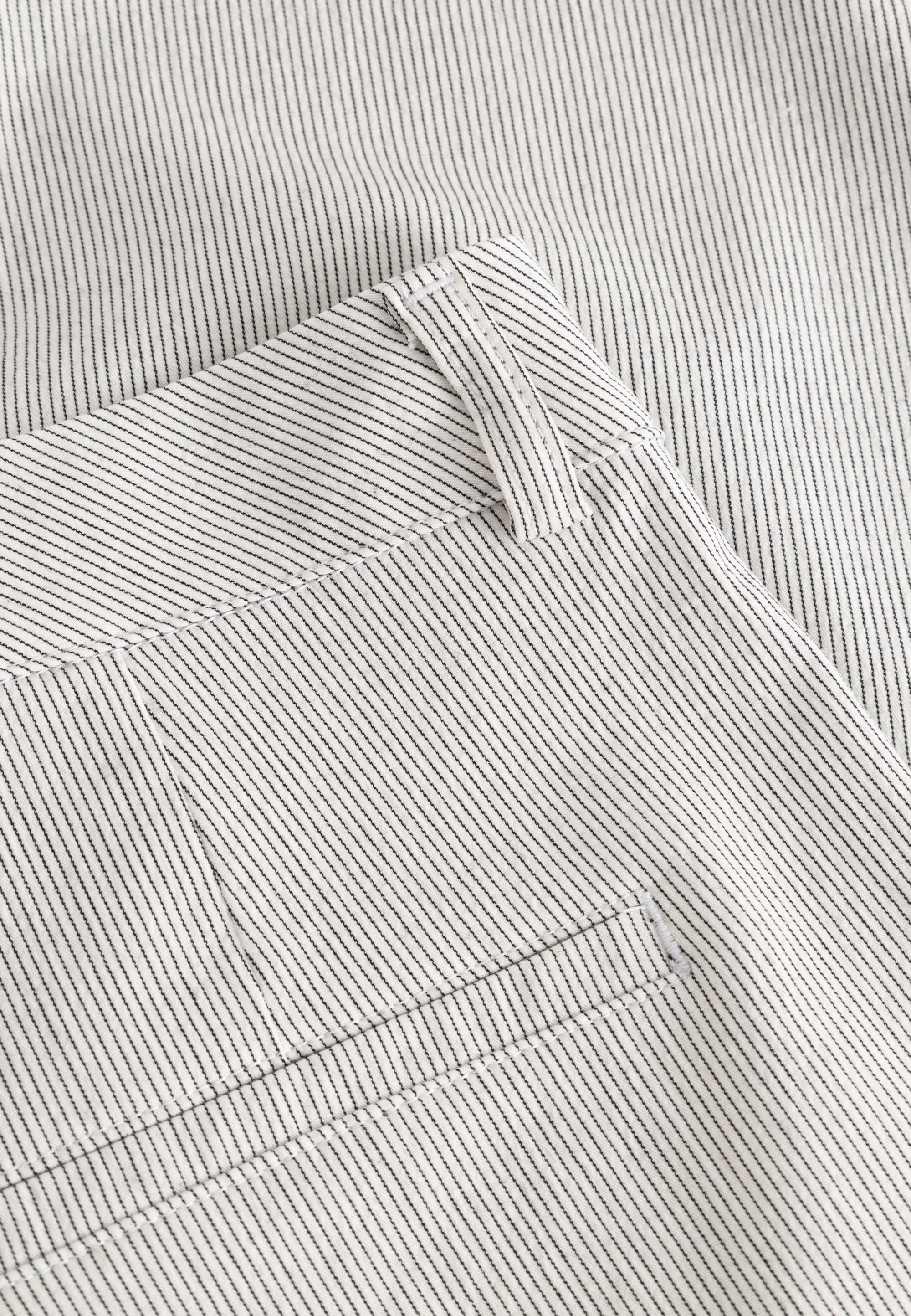 LAURIE Judy Straight - Medium Length Straight 10109 White pinstripe