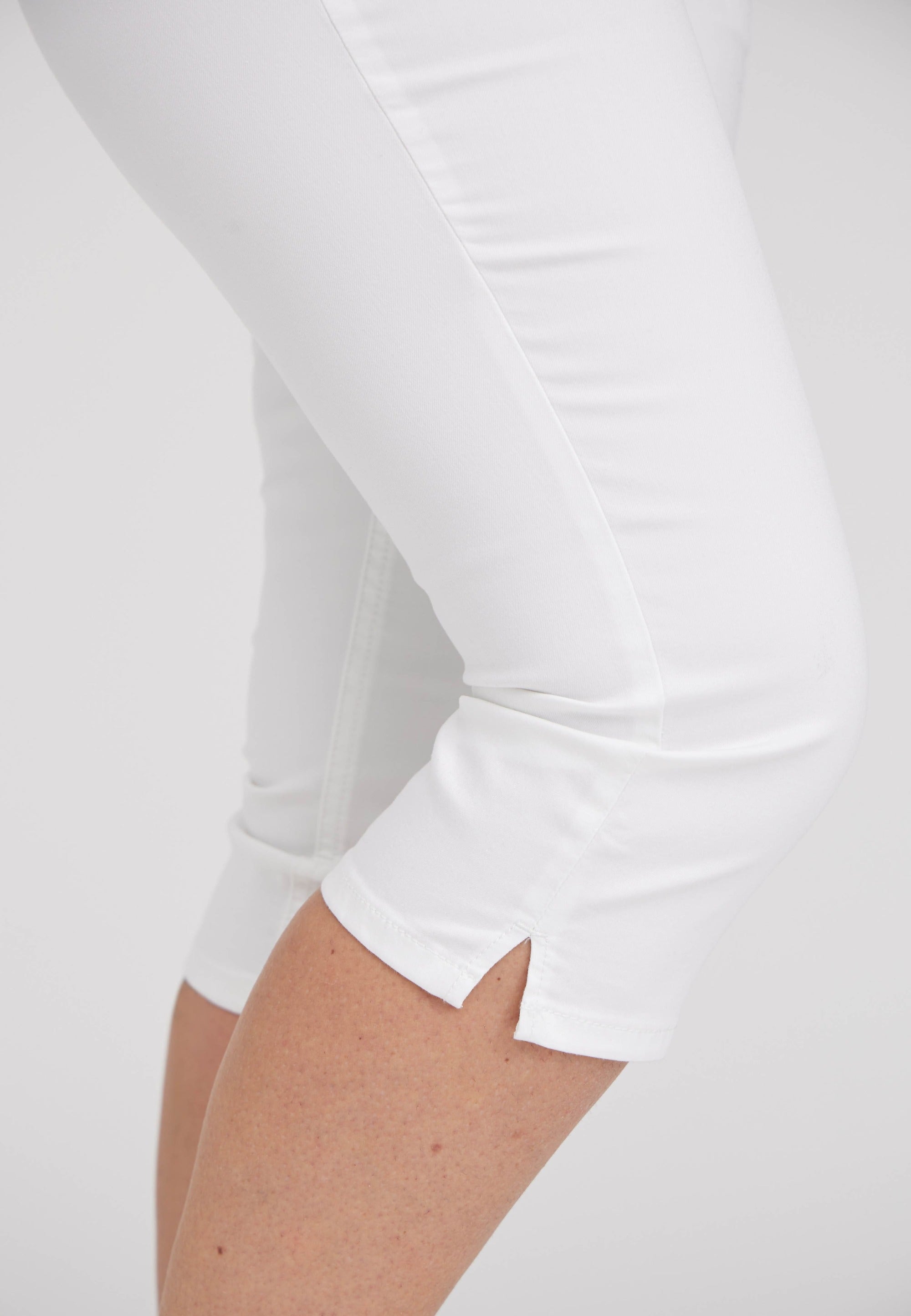 LAURIE Kelly Regular Capri Short Length Trousers REGULAR 10000 White