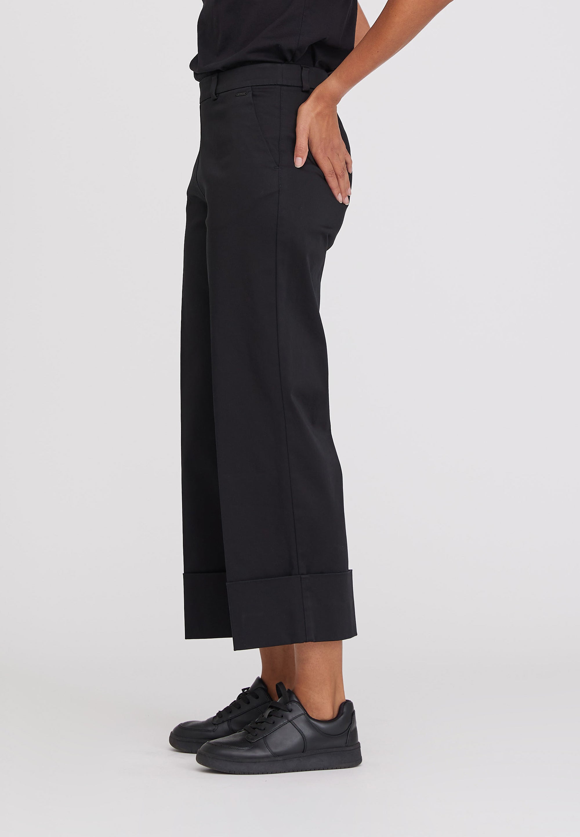 LAURIE Phoebe Turnup Loose Crop Trousers LOOSE 99105 Black