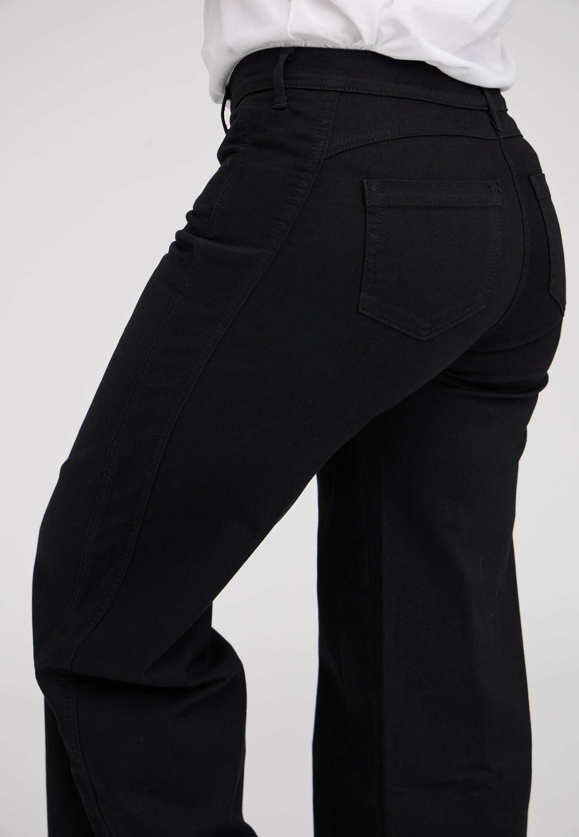 LAURIE  Serene 5-pocket Loose - Medium Length Loose 99000 Black