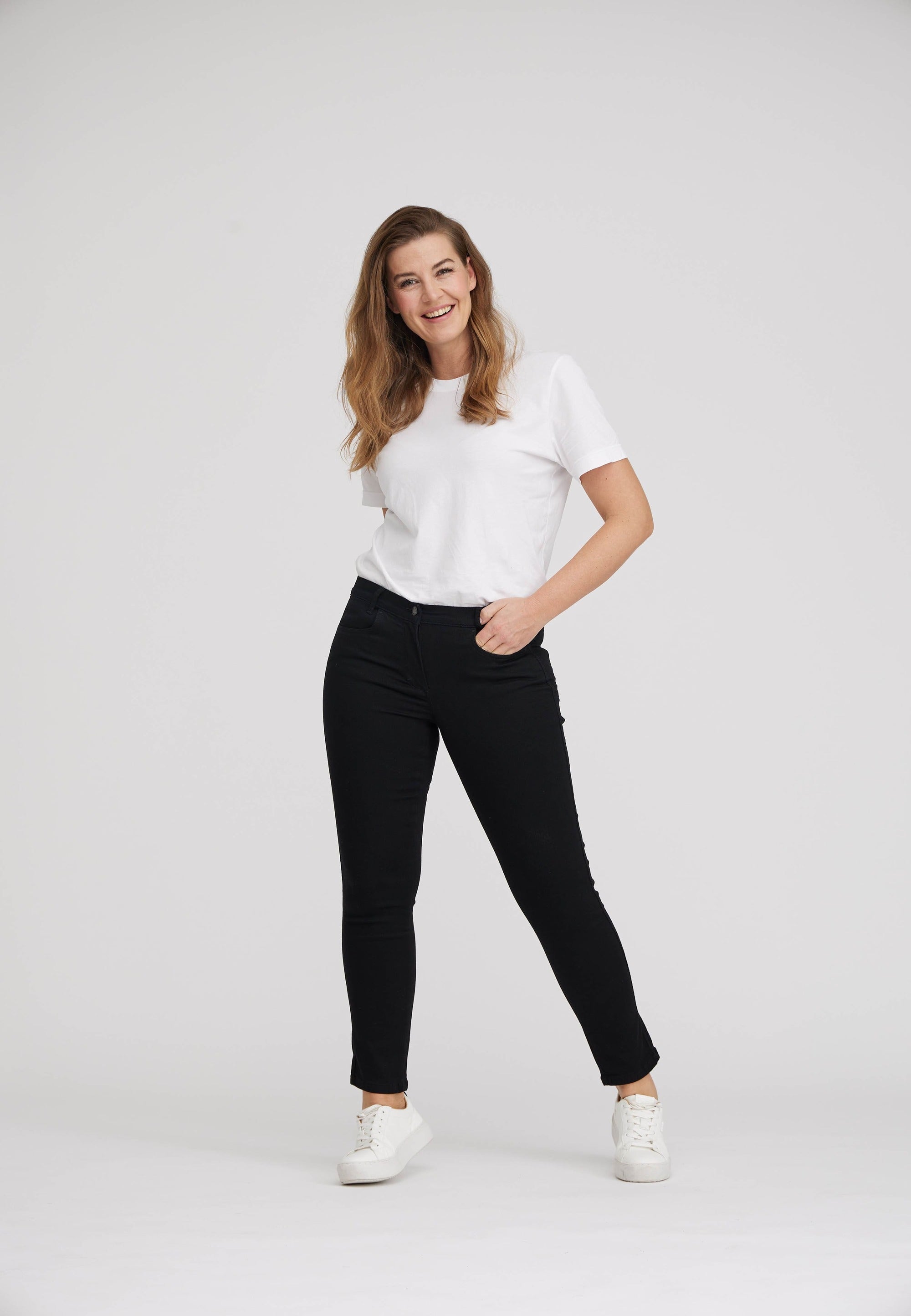 LAURIE  Serene 5-pocket Regular - Short Length Trousers REGULAR 99000 Black