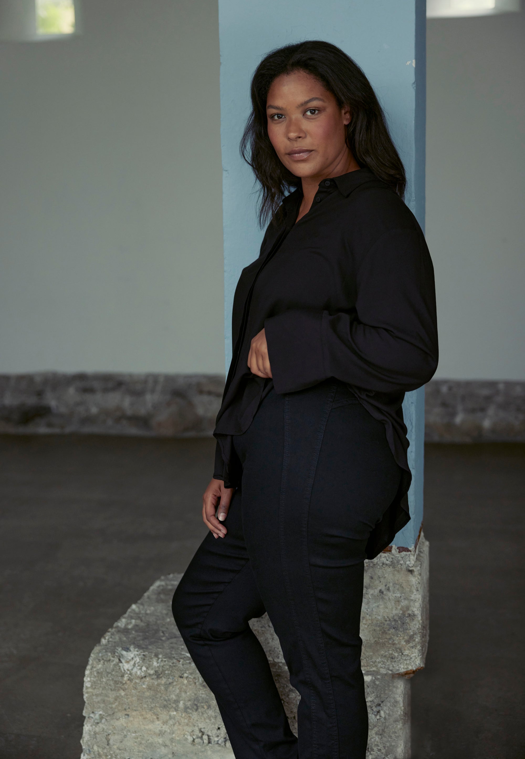 LAURIE Serene Regular - Medium Length Trousers REGULAR 99000 Black