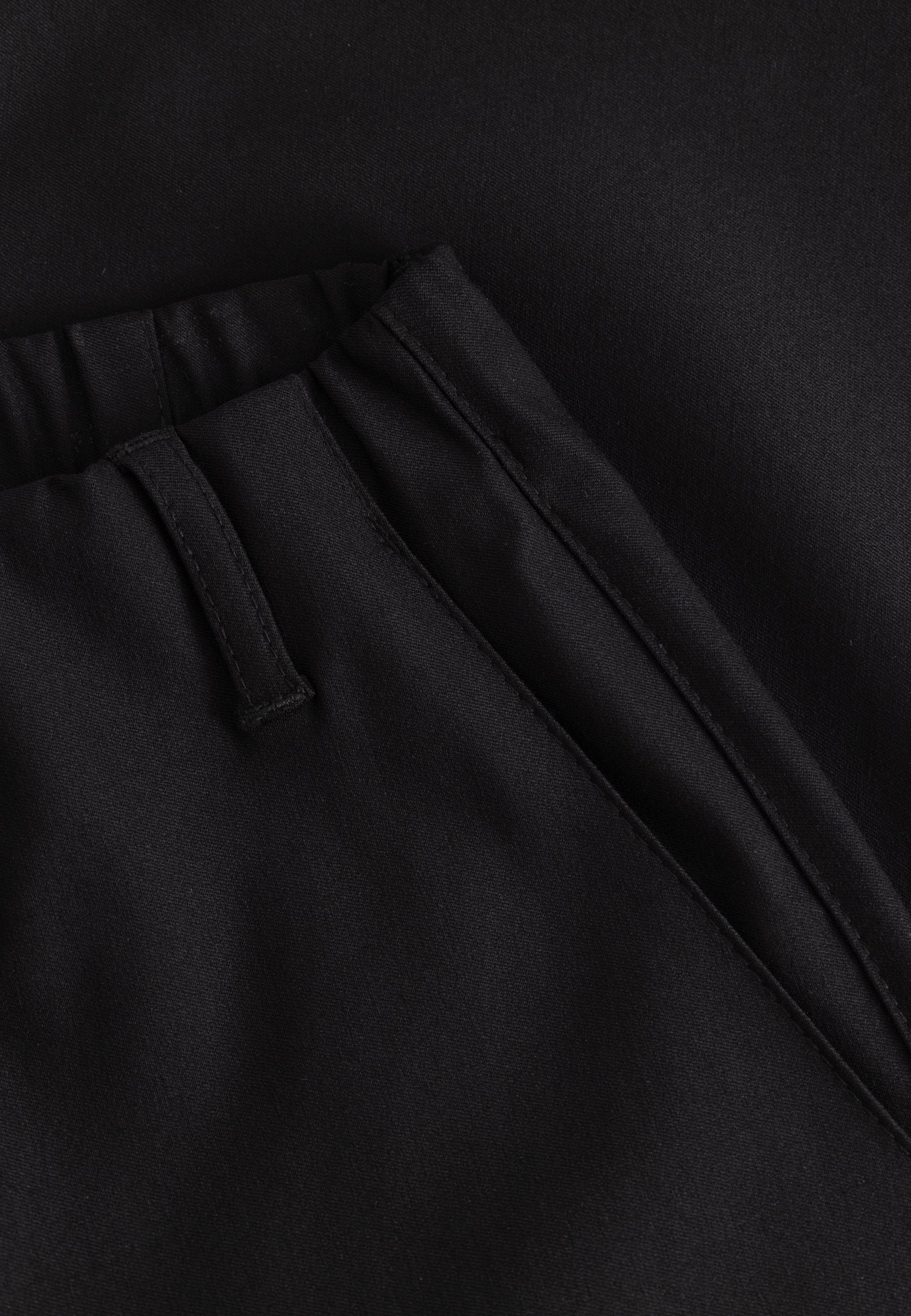 LAURIE Taylor Regular Capri Medium Length Regular 99000 Black