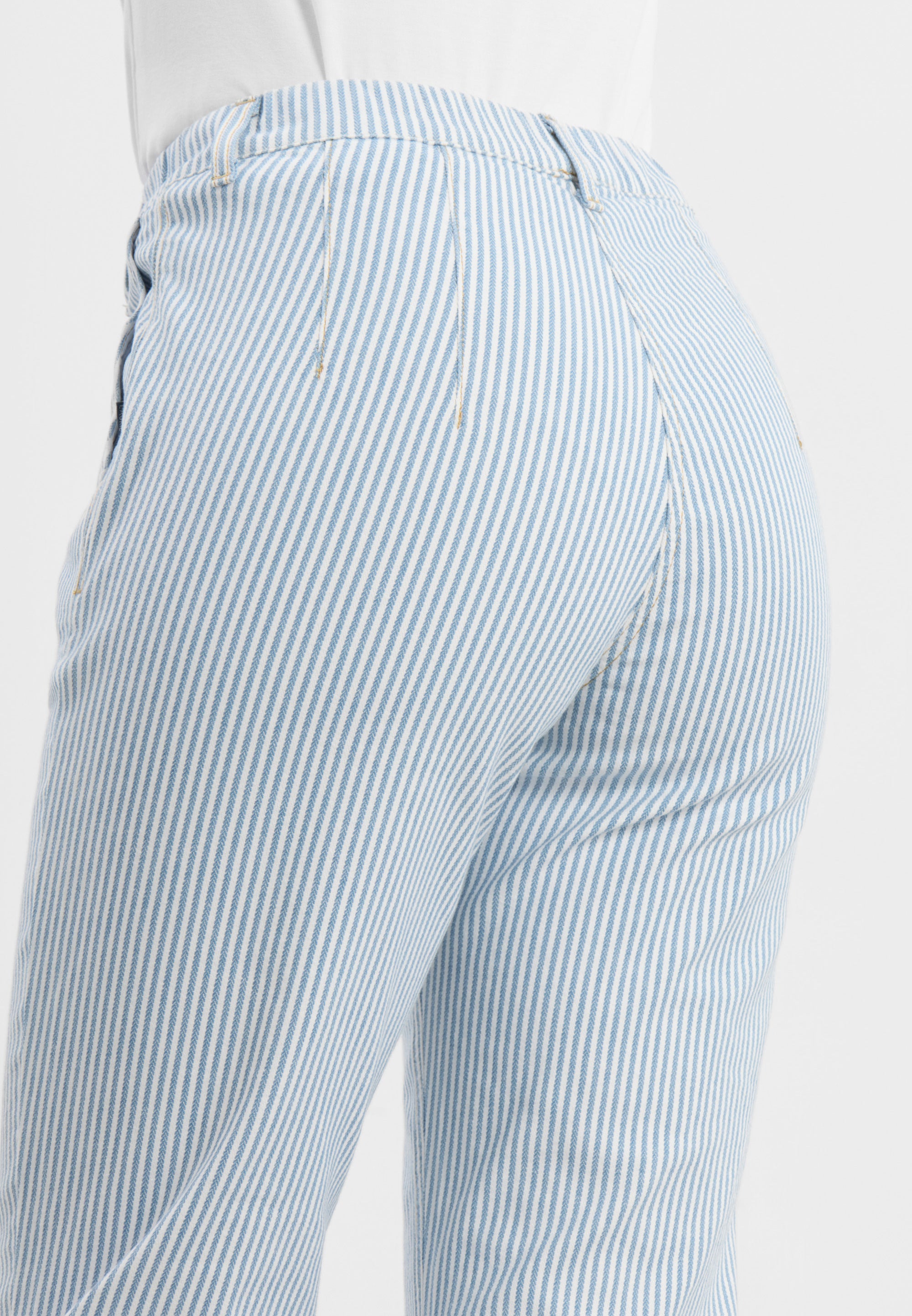 LAURIE Taylor Regular Cropped Regular 10044 White blue stripe