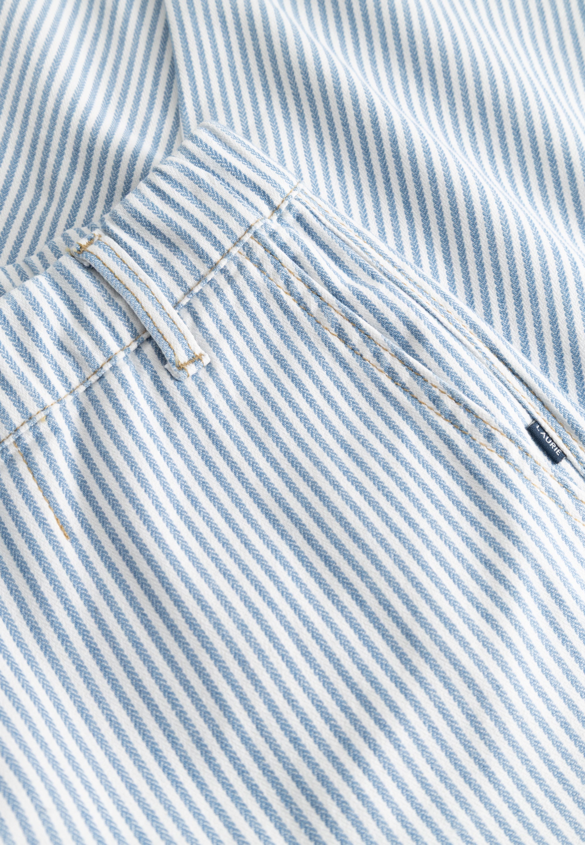 LAURIE Taylor Regular Cropped Regular 10044 White blue stripe