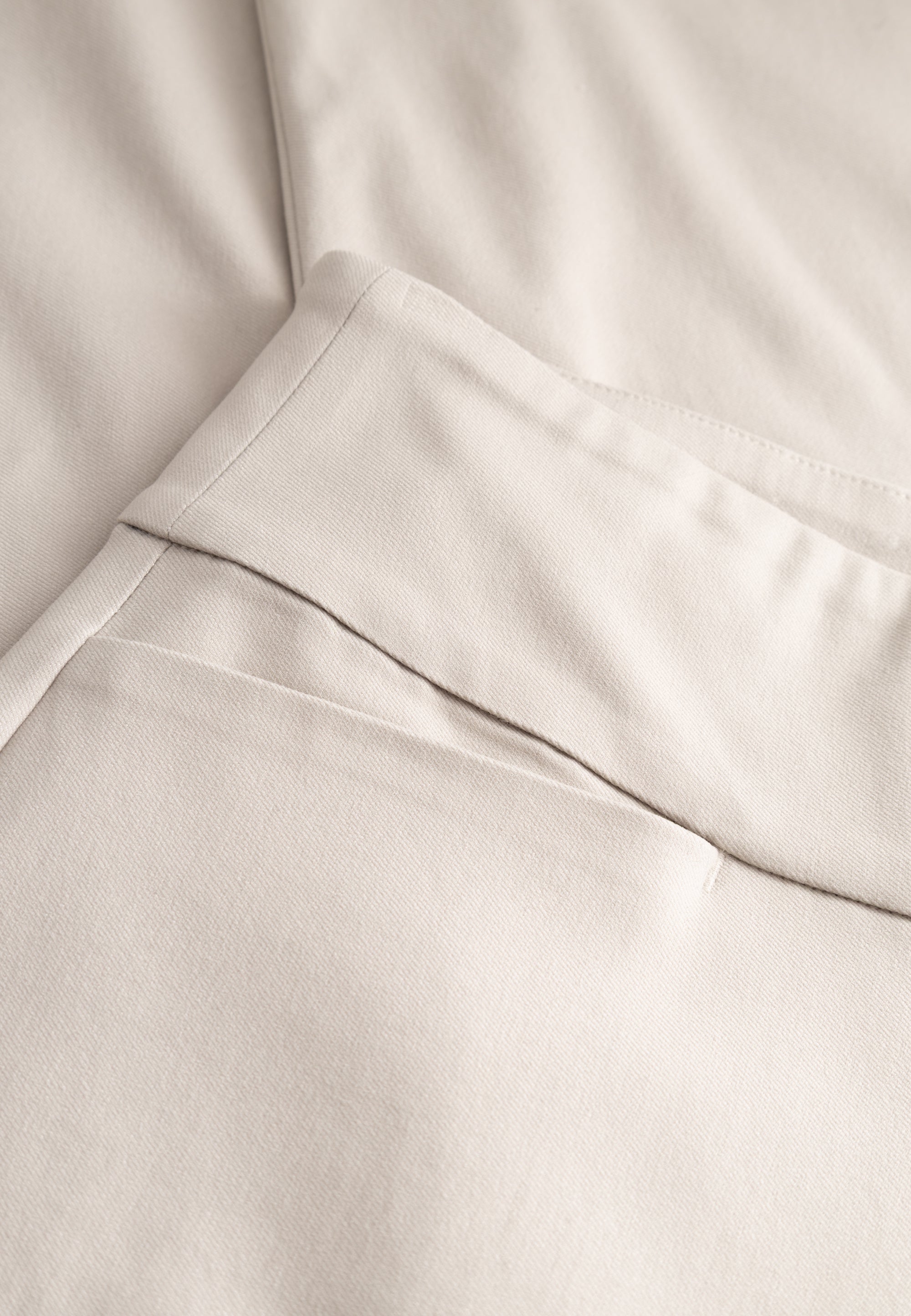 LAURIE Thea Straight - Medium Length Straight 25000 Grey Sand