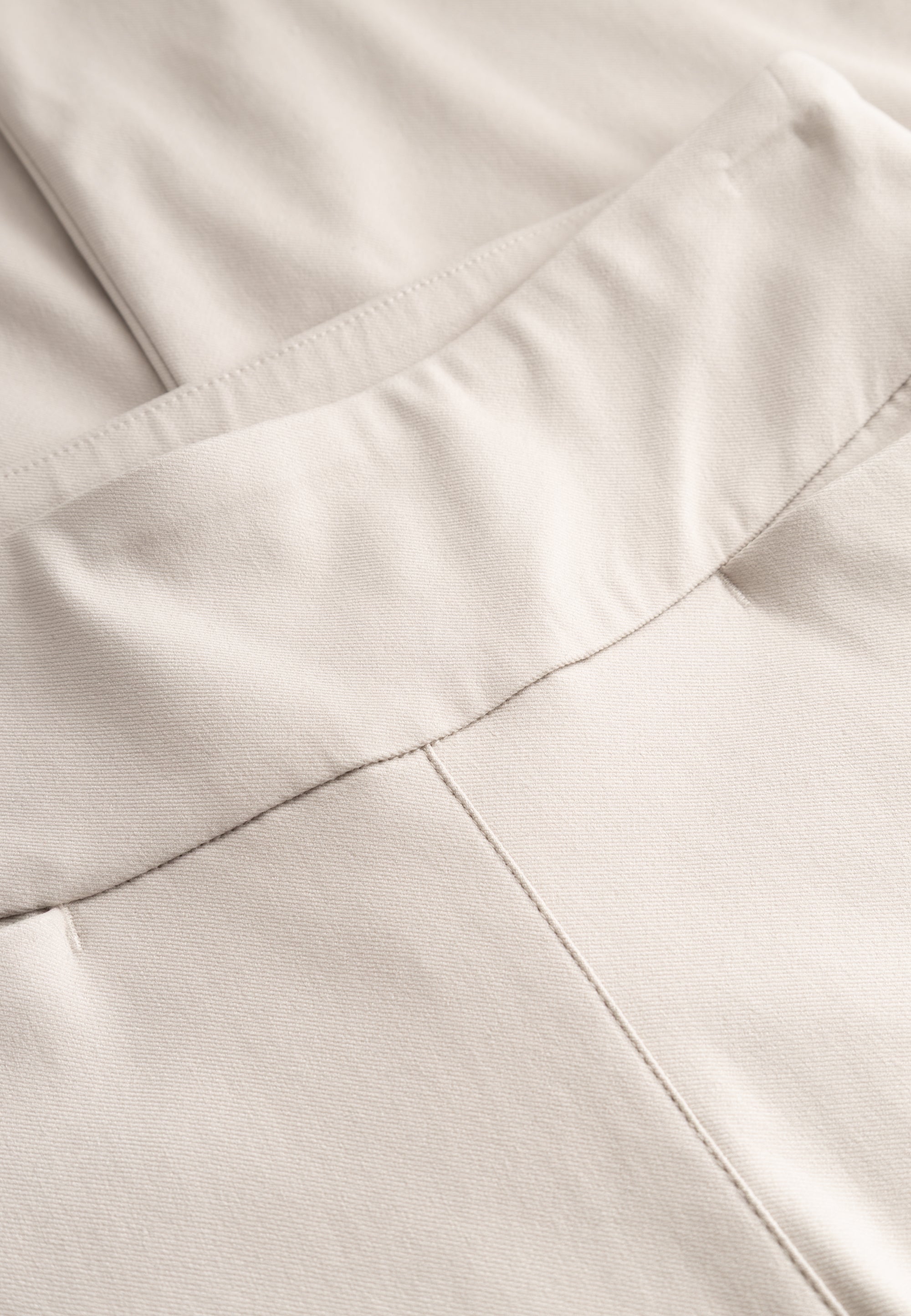 LAURIE Thea Straight - Medium Length Straight 25000 Grey Sand