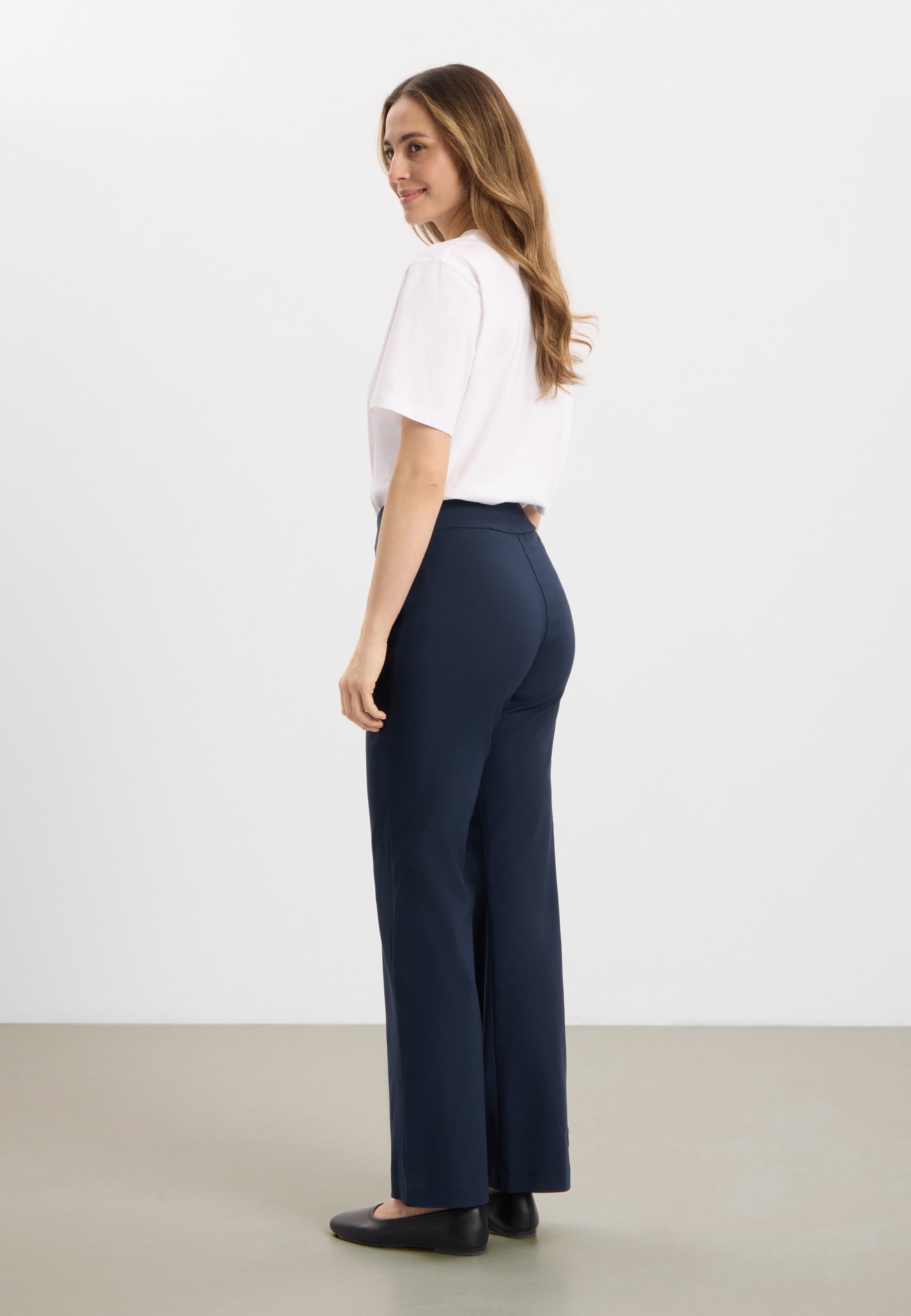 LAURIE Thea Straight - Medium Length Straight 49000 Navy