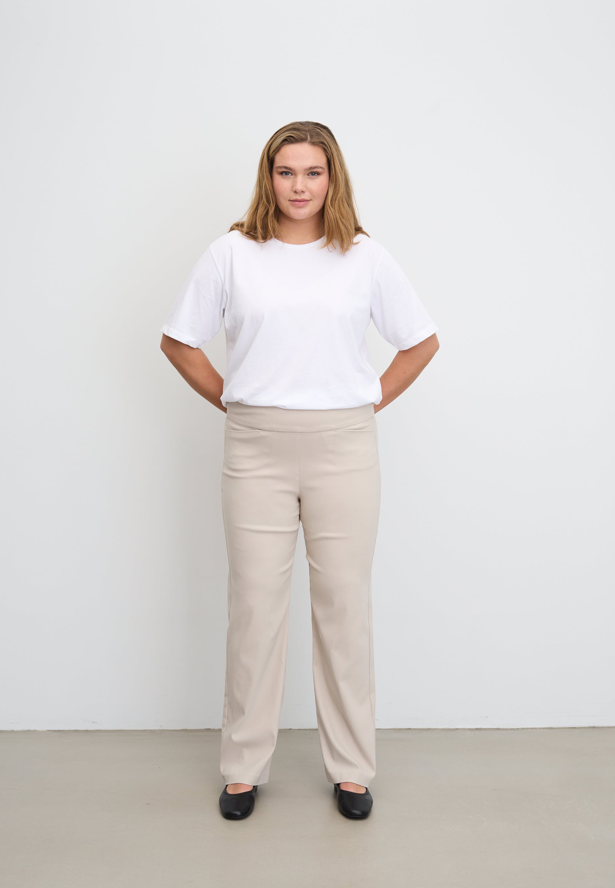 LAURIE Thea Straight - Medium Length Trousers STRAIGHT 25000 Grey Sand