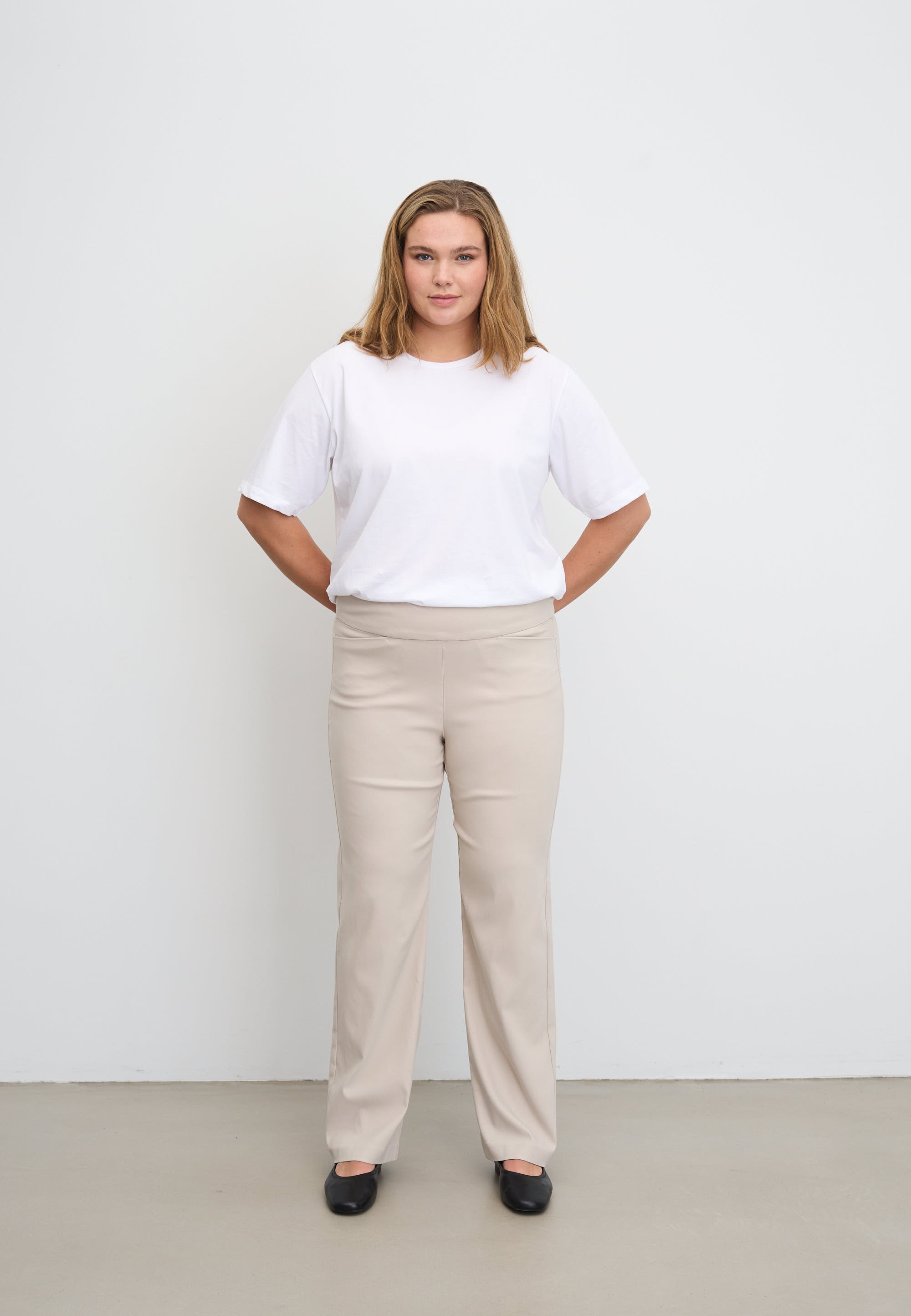 LAURIE  Thea Straight - Medium Length Straight 25000 Grey Sand