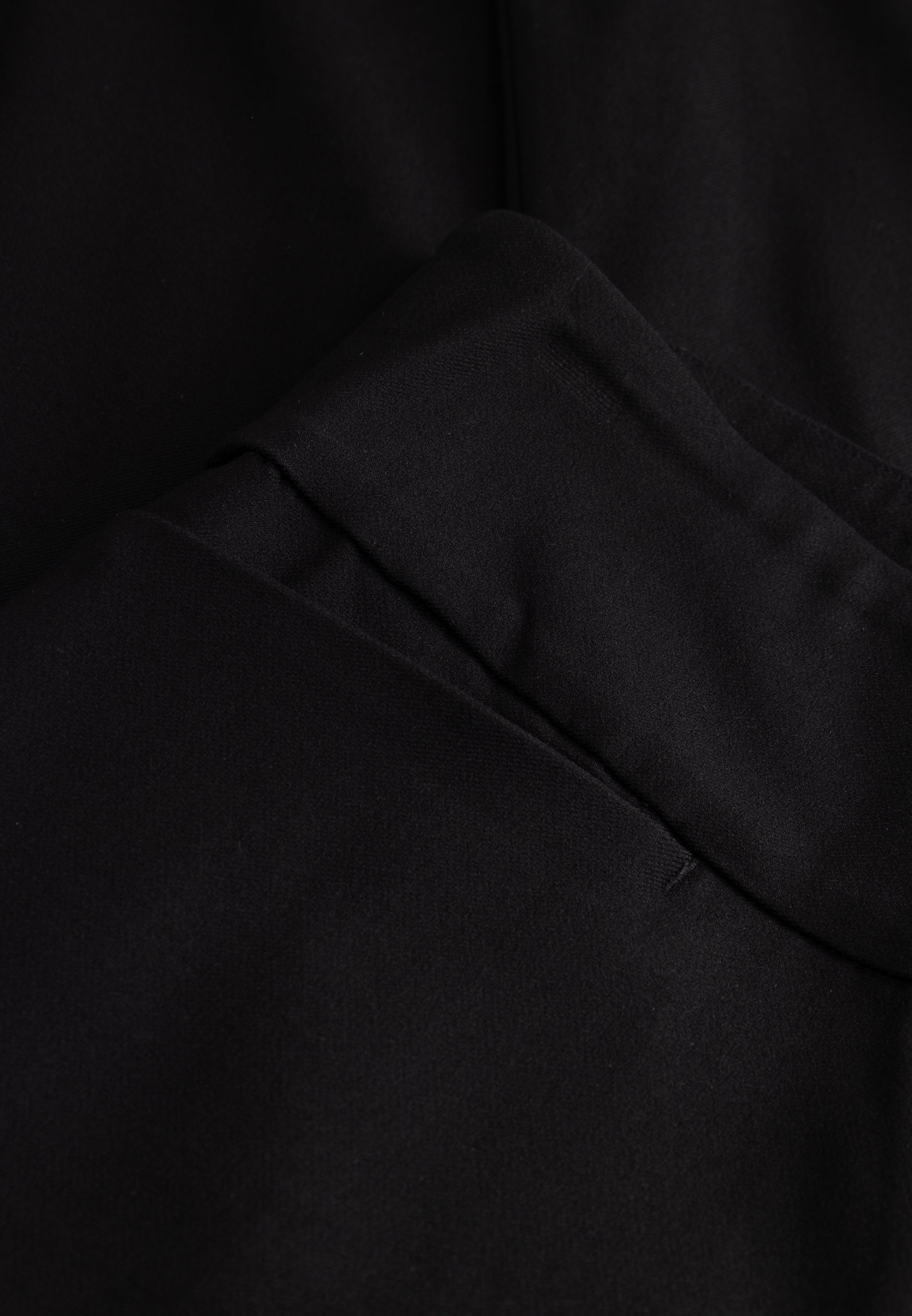 LAURIE Thea Straight - Short Length Straight 99000 Black