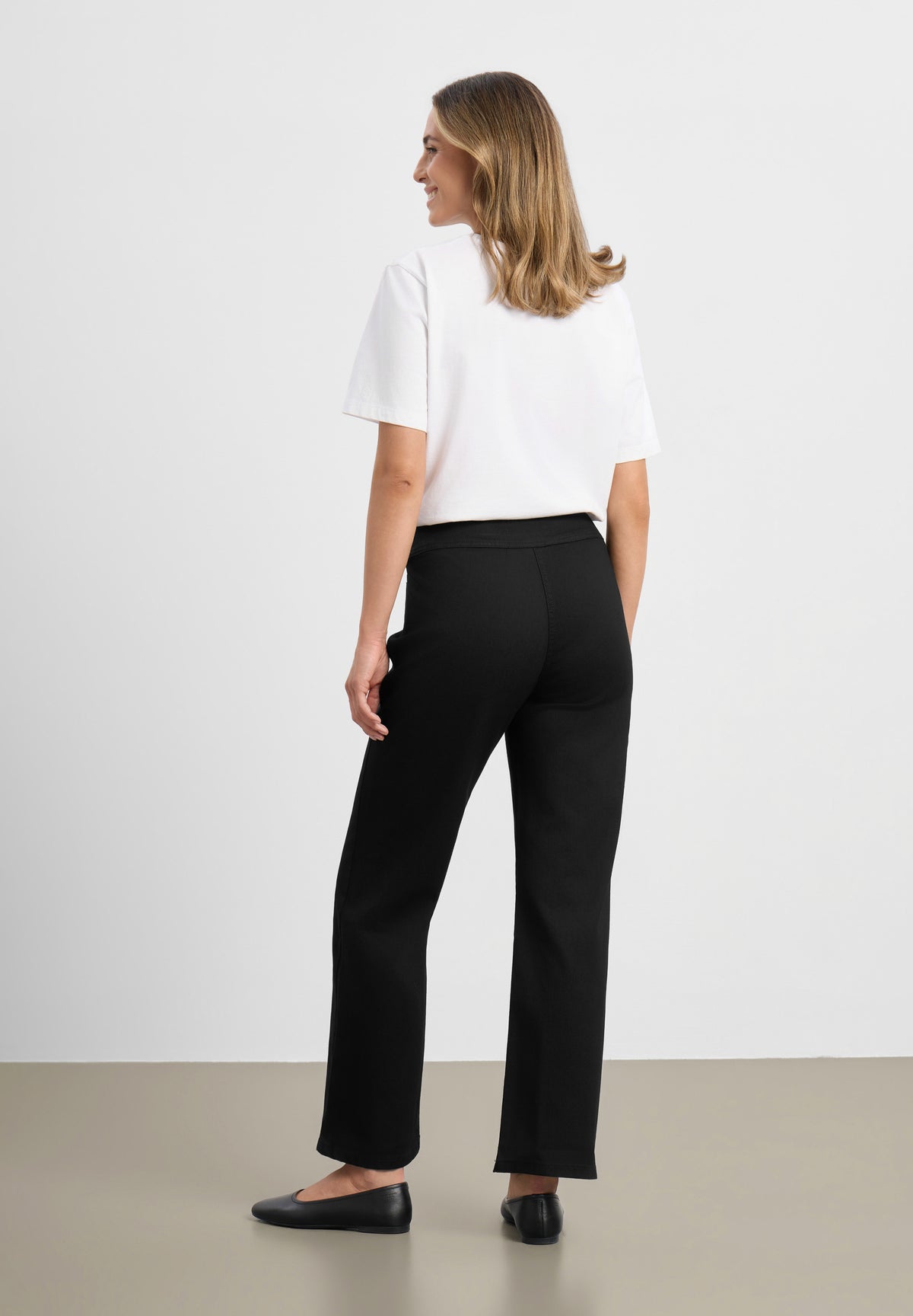 LAURIE Thea Straight - Short Length Straight 99000 Black