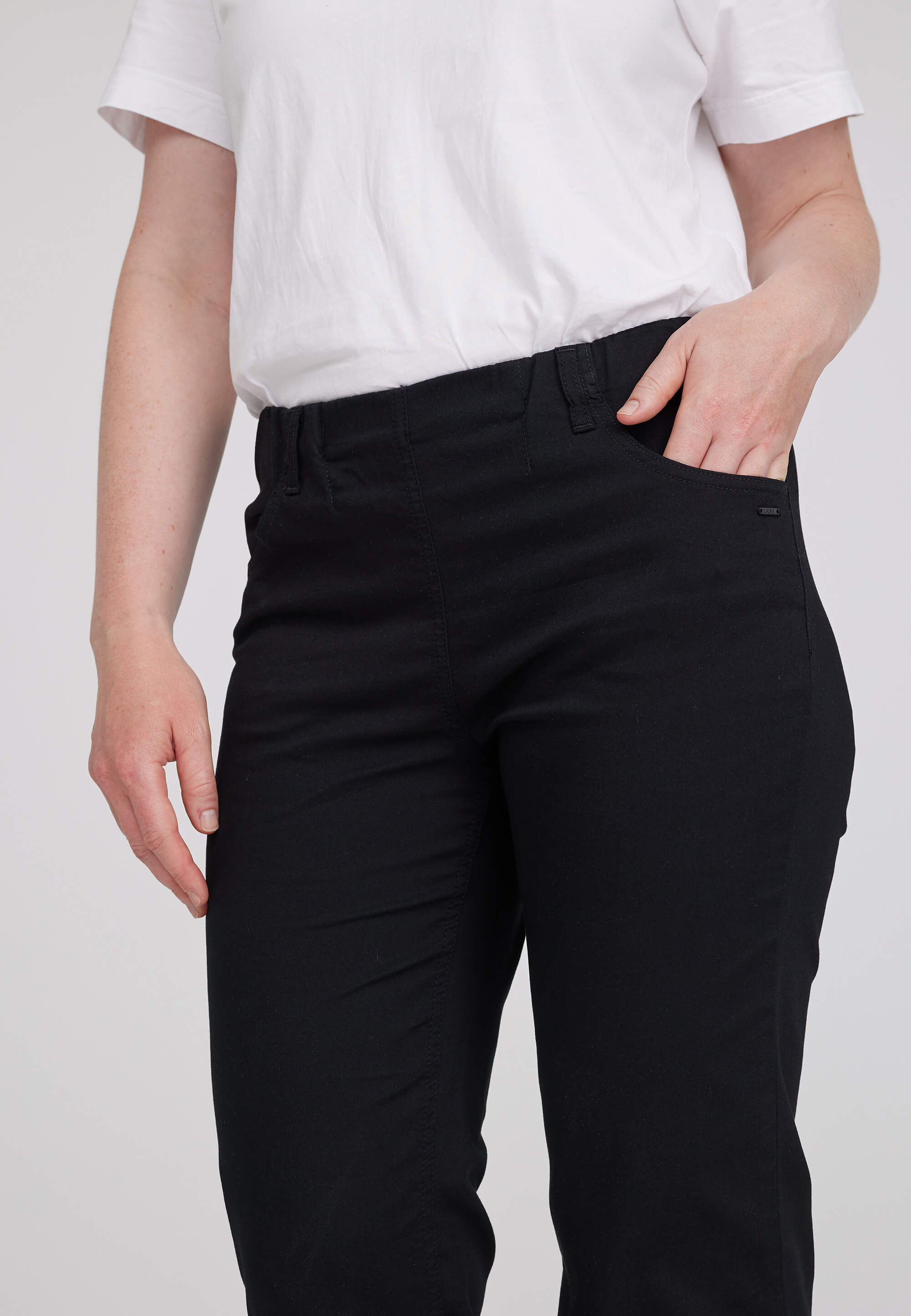LAURIE Tracy Straight - Medium Length Trousers STRAIGHT 99000 Black
