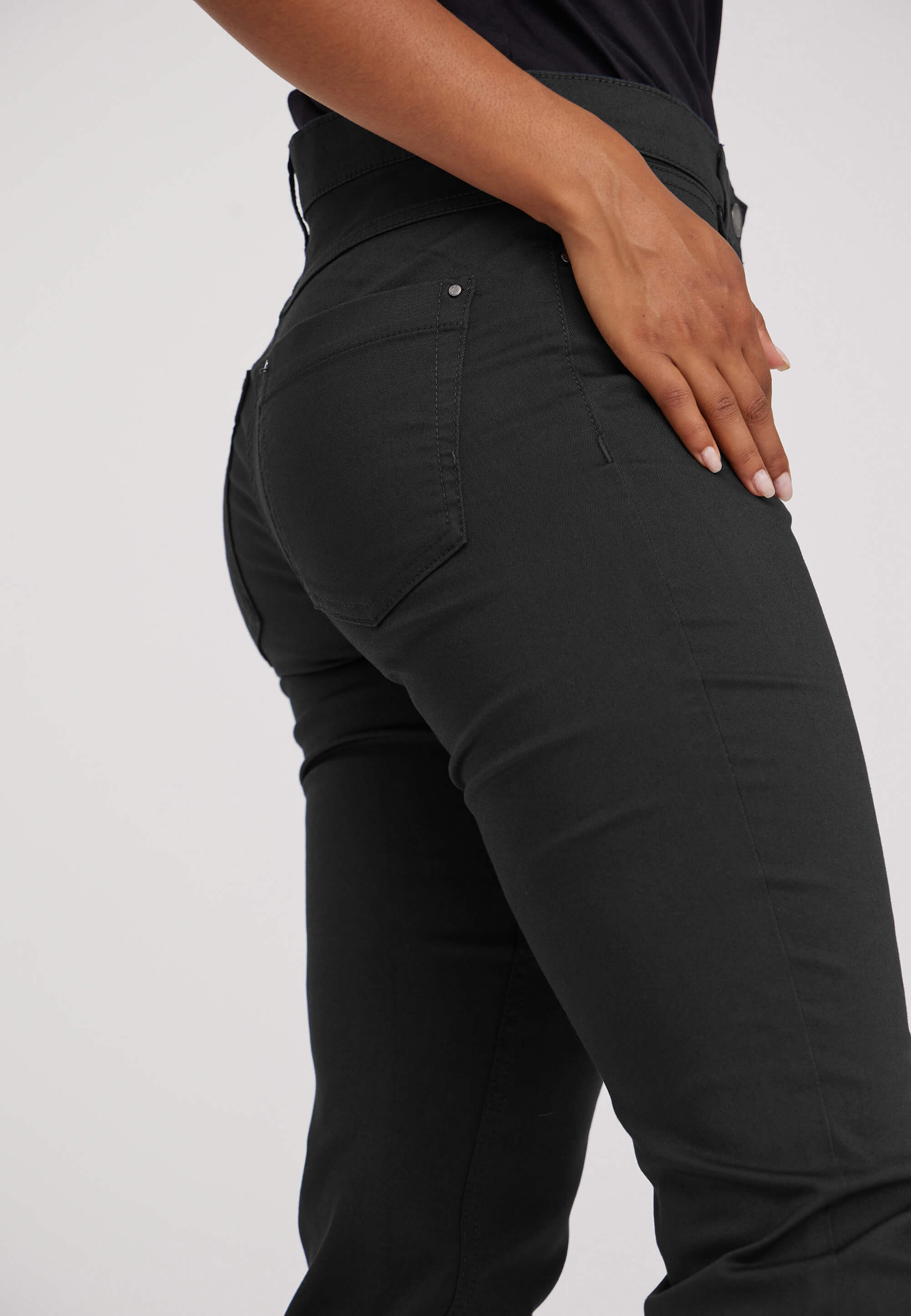 LAURIE Charlotte Regular - Short Length Trousers REGULAR 99000 Black