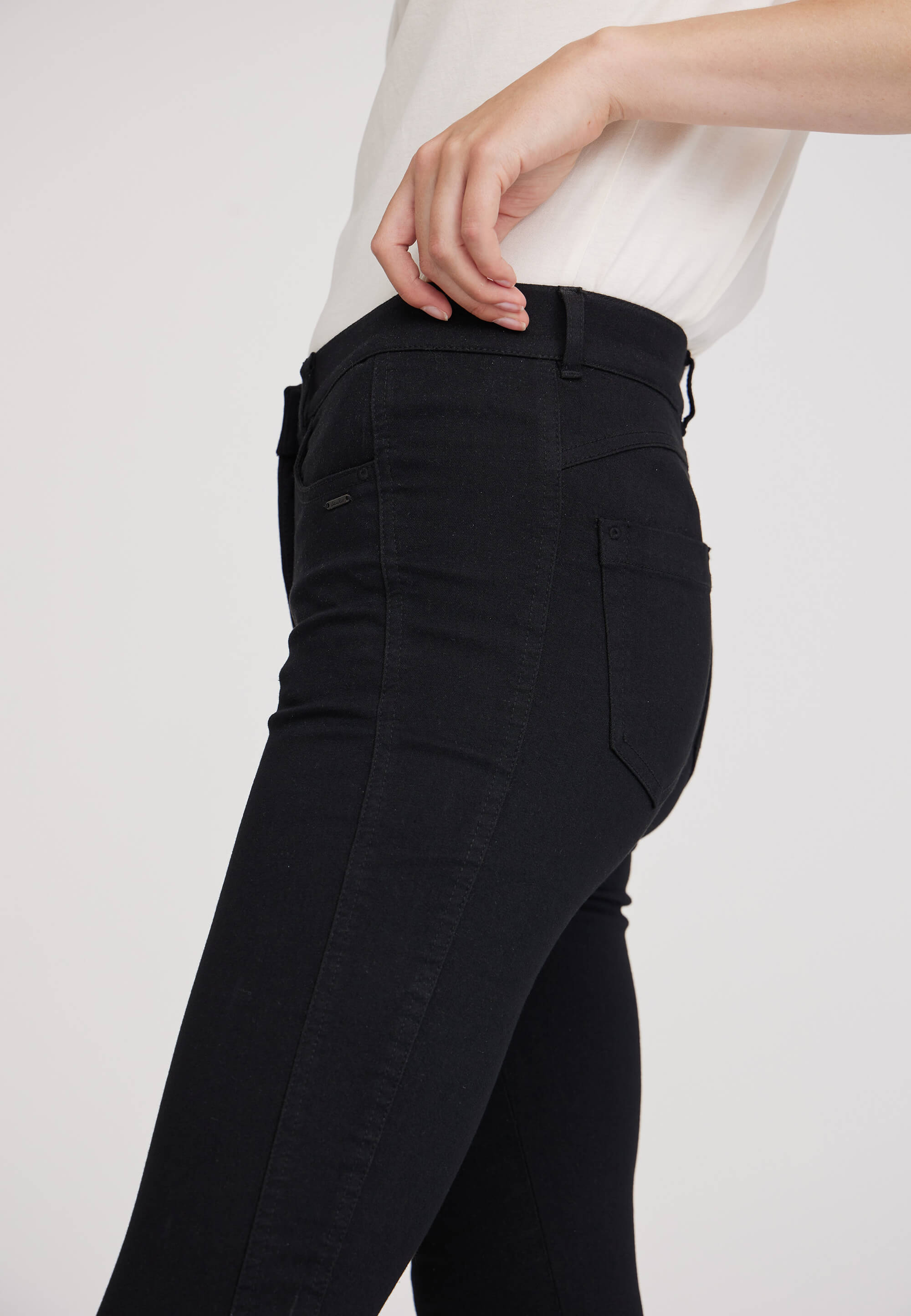LAURIE Serene 5-pocket Slim - Short Length Trousers SLIM 99000 Black